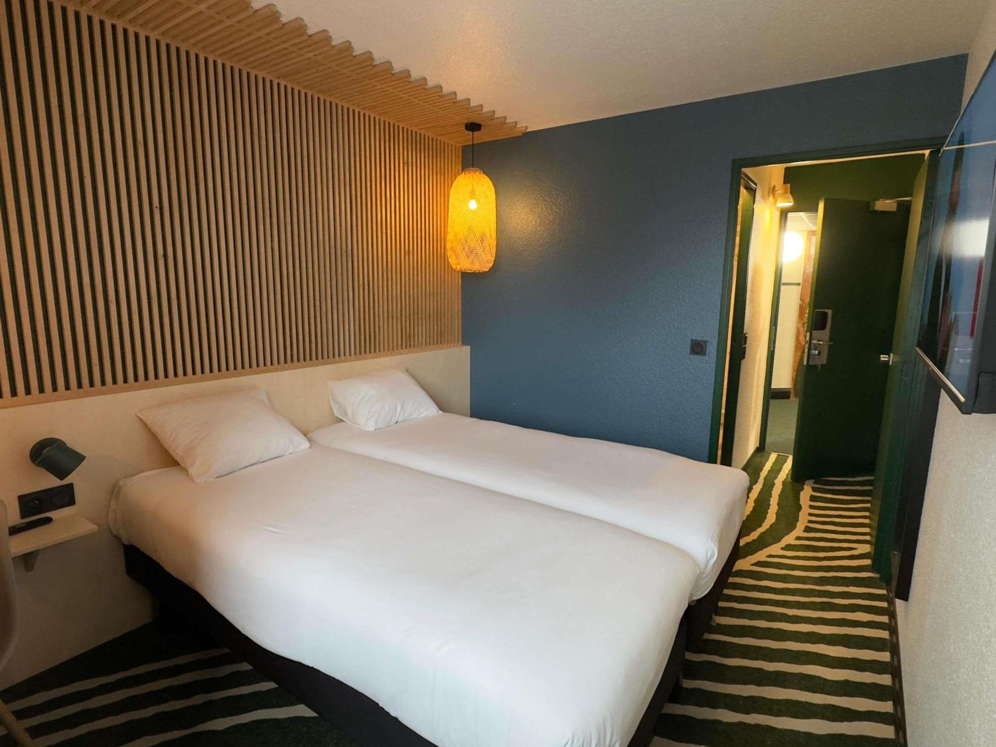 Standard Twin Room,1705560421:JPEG