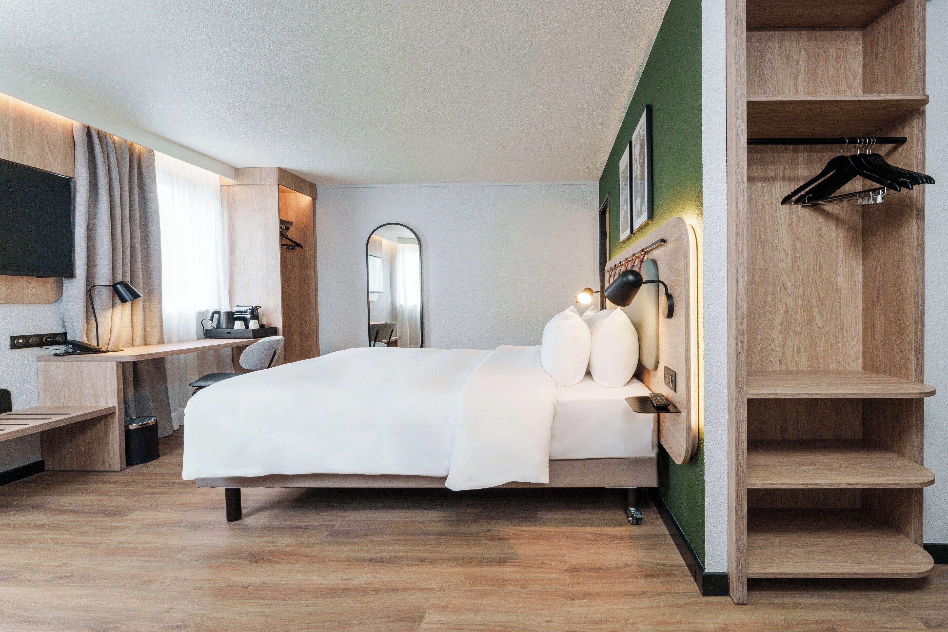 Premium Room 1 Queen Bed