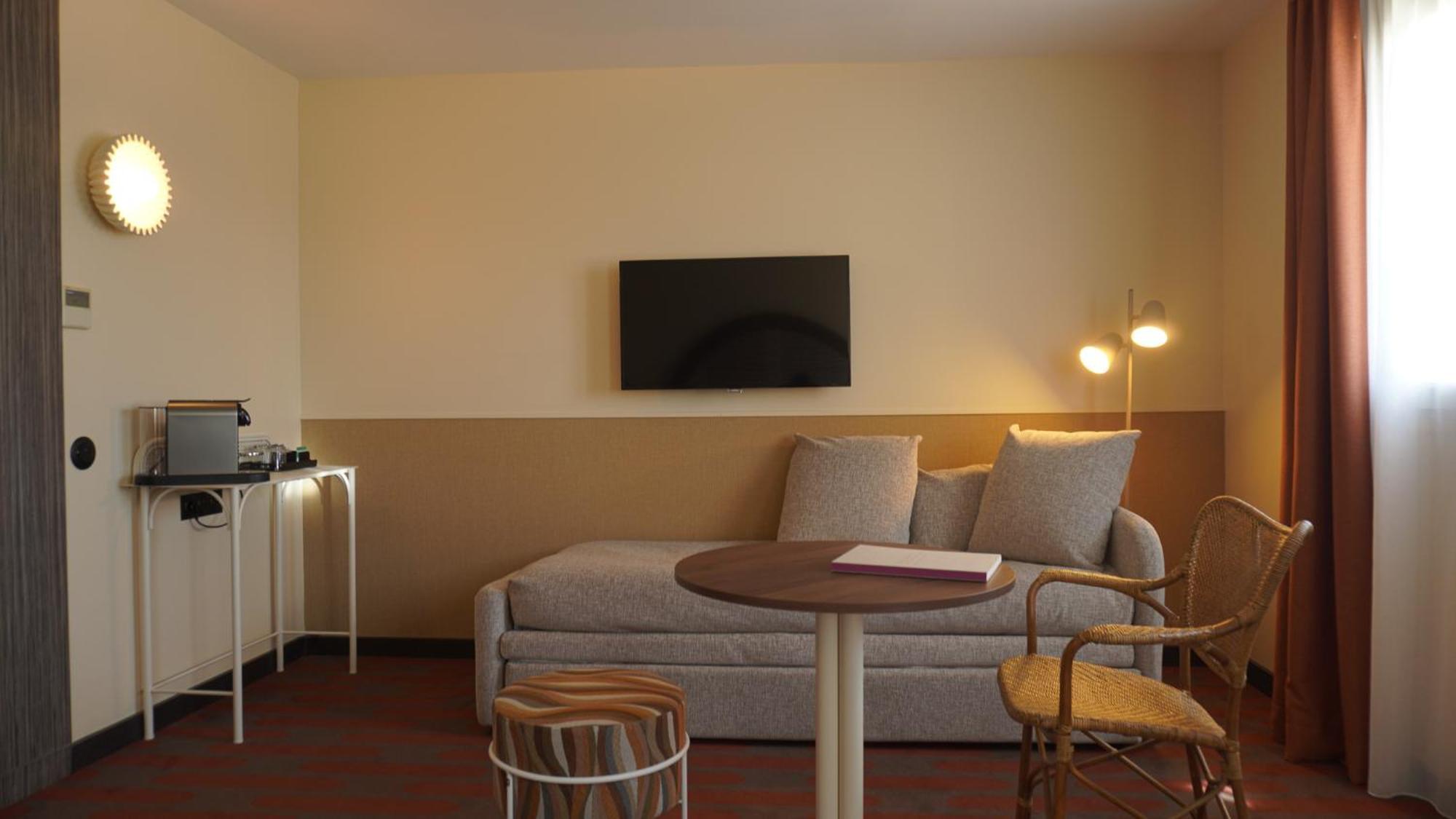 Junior Suite One Double One Sofa Bed