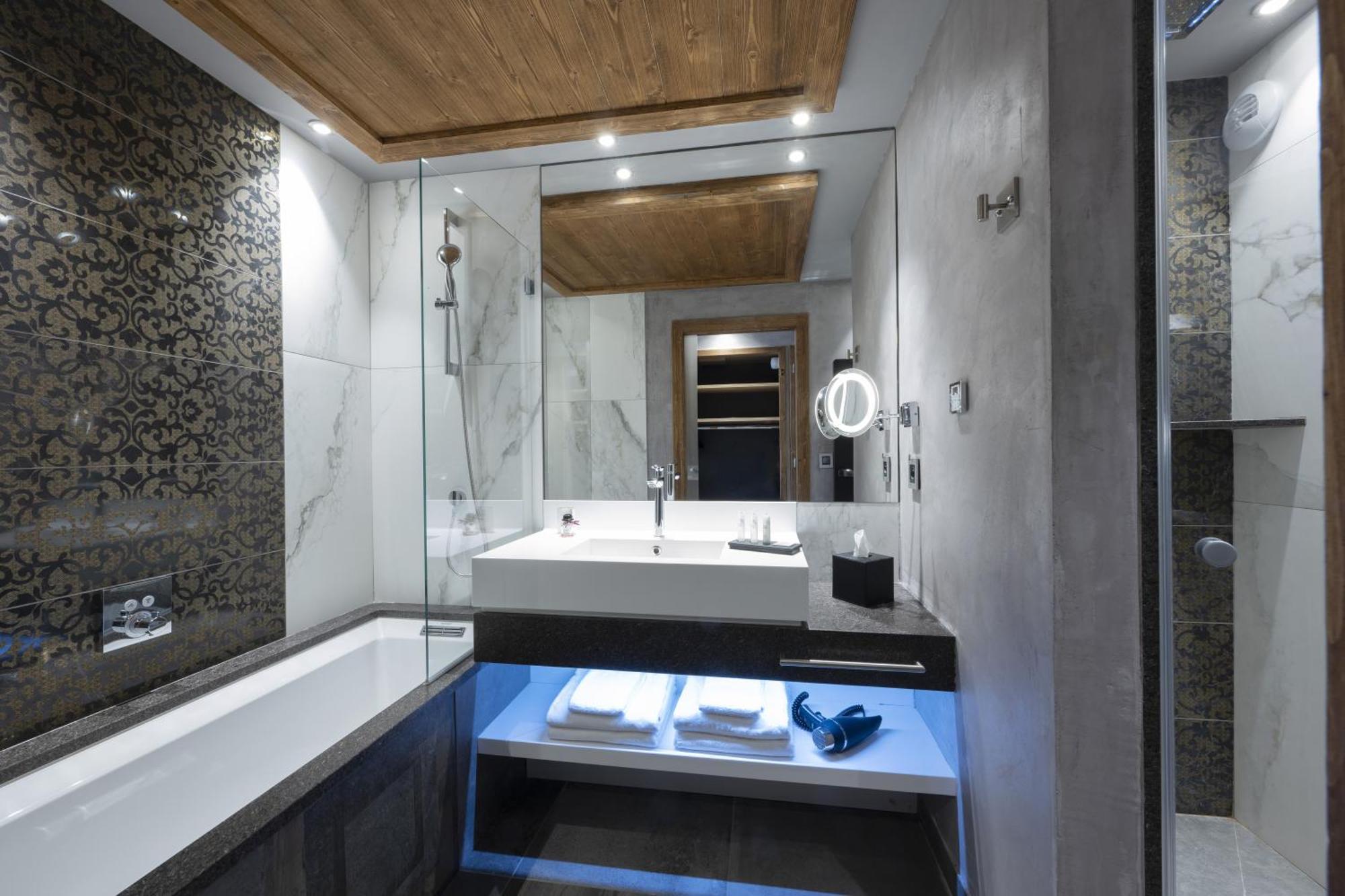 Comfort Suite Spa Access