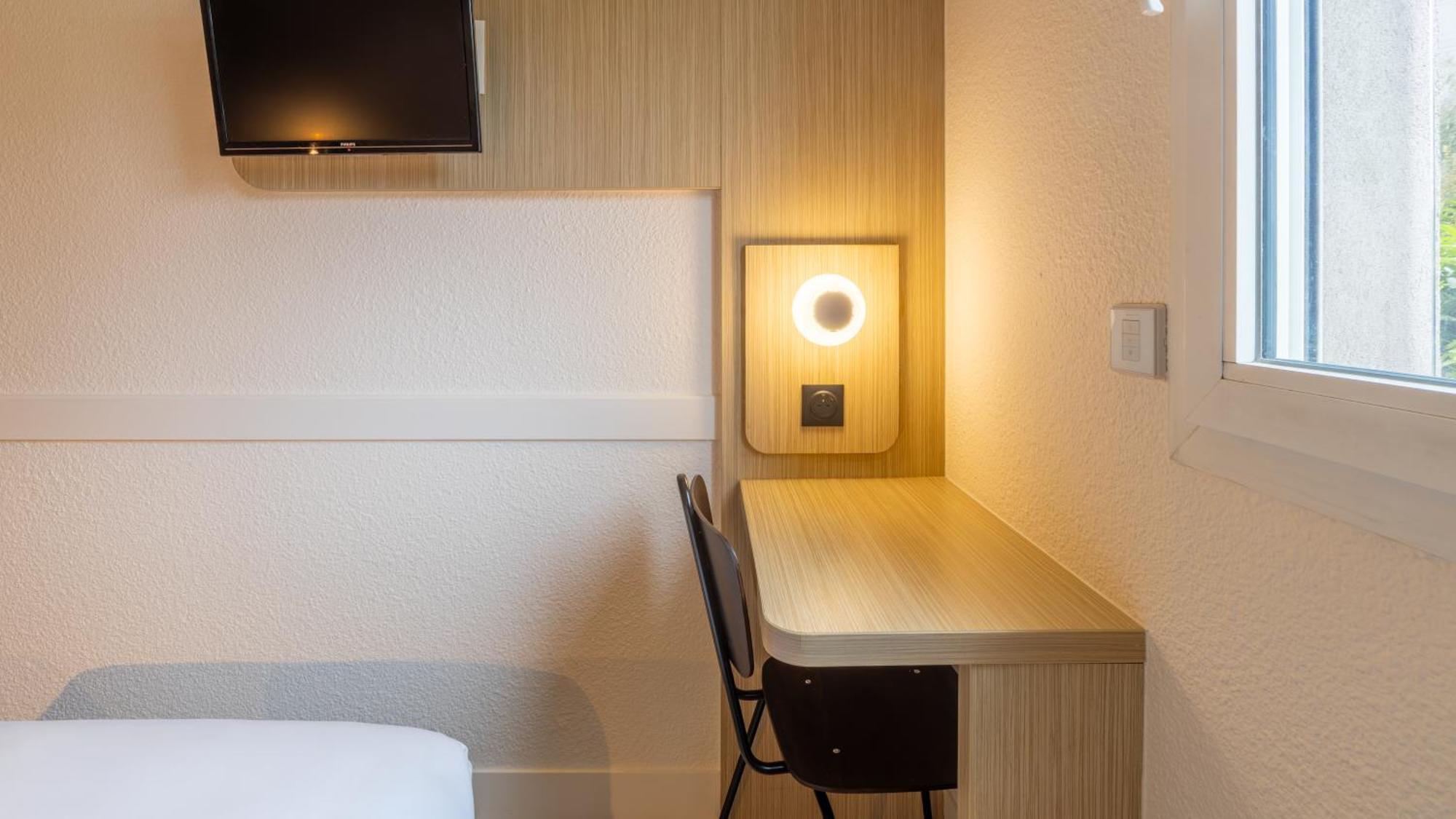 Standard Room - 1 Queen Bed,1716989855:JPEG