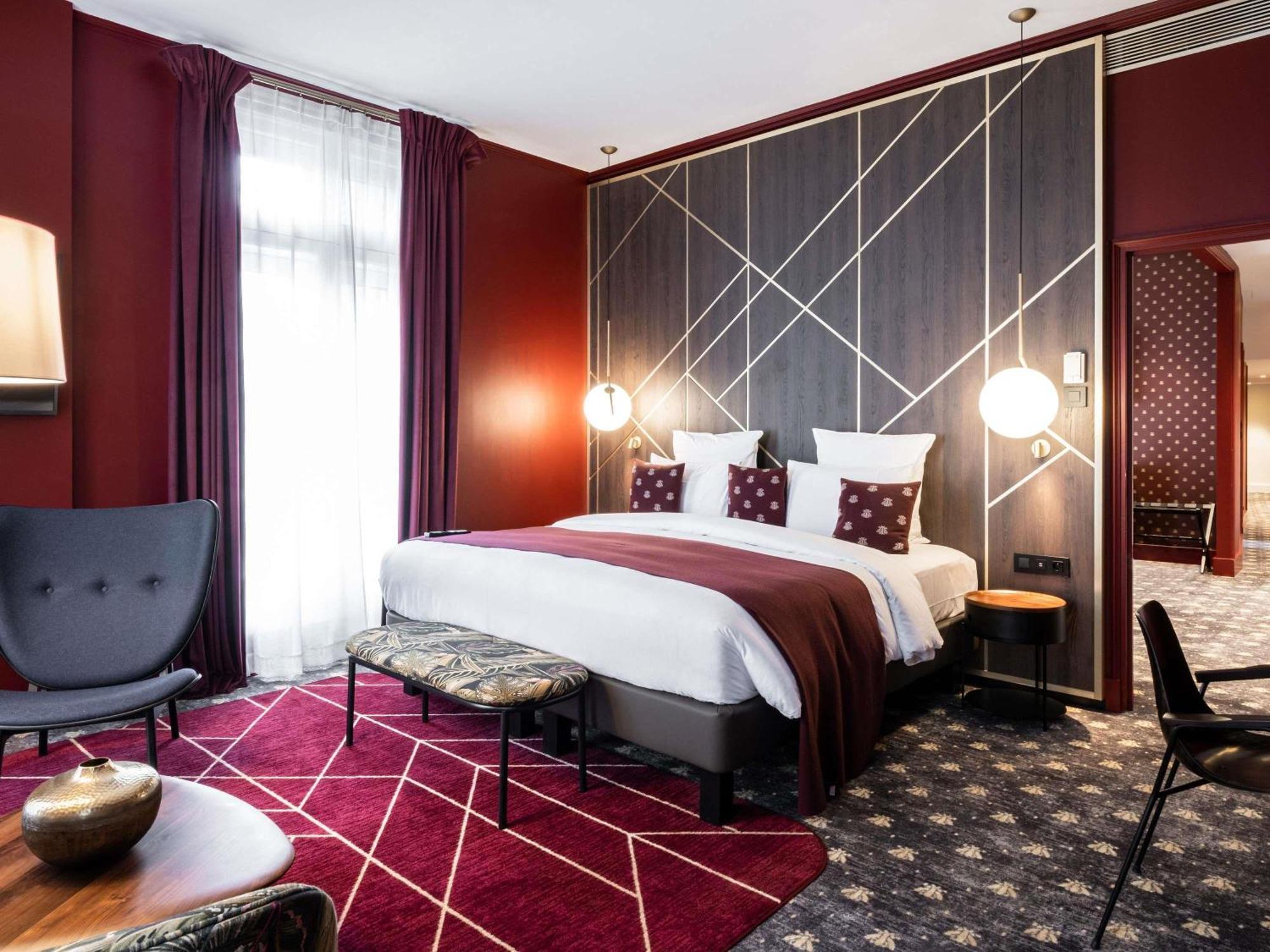Two-Room King Executive Suite with Sofa Bed and Lounge