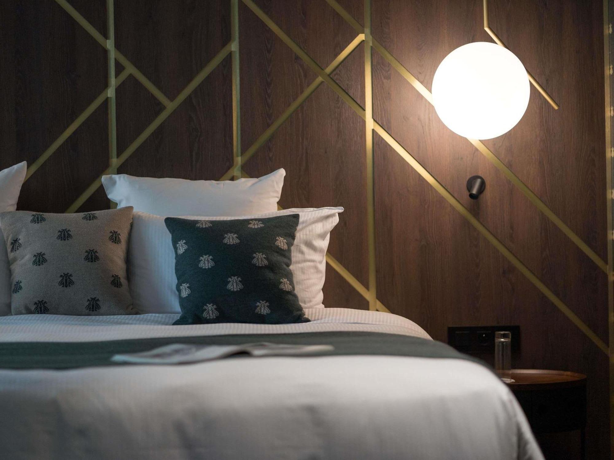 Junior Suite mit Kingsize-Bett und Hofblick