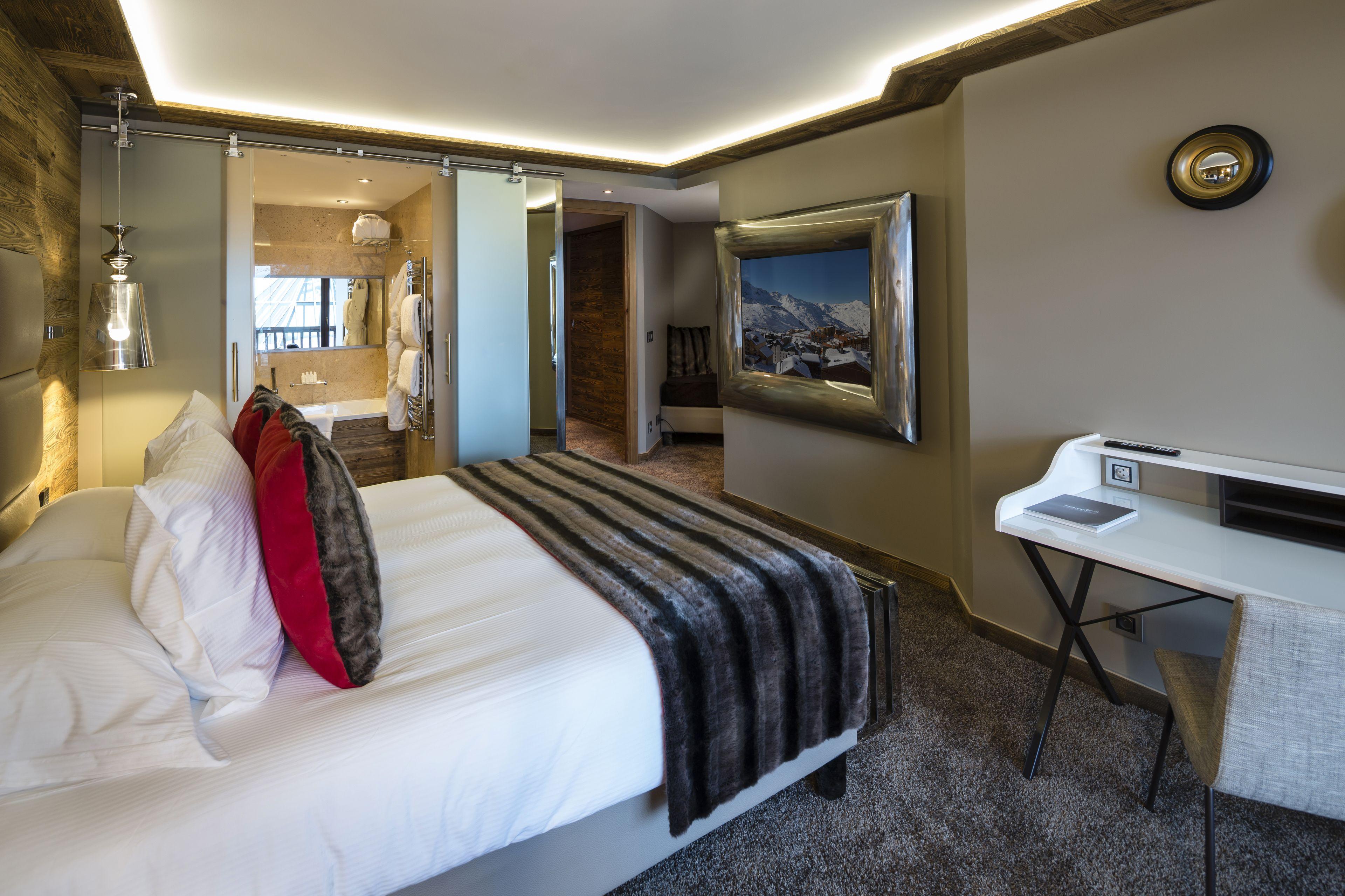 Superior Room,1756537991:JPEG