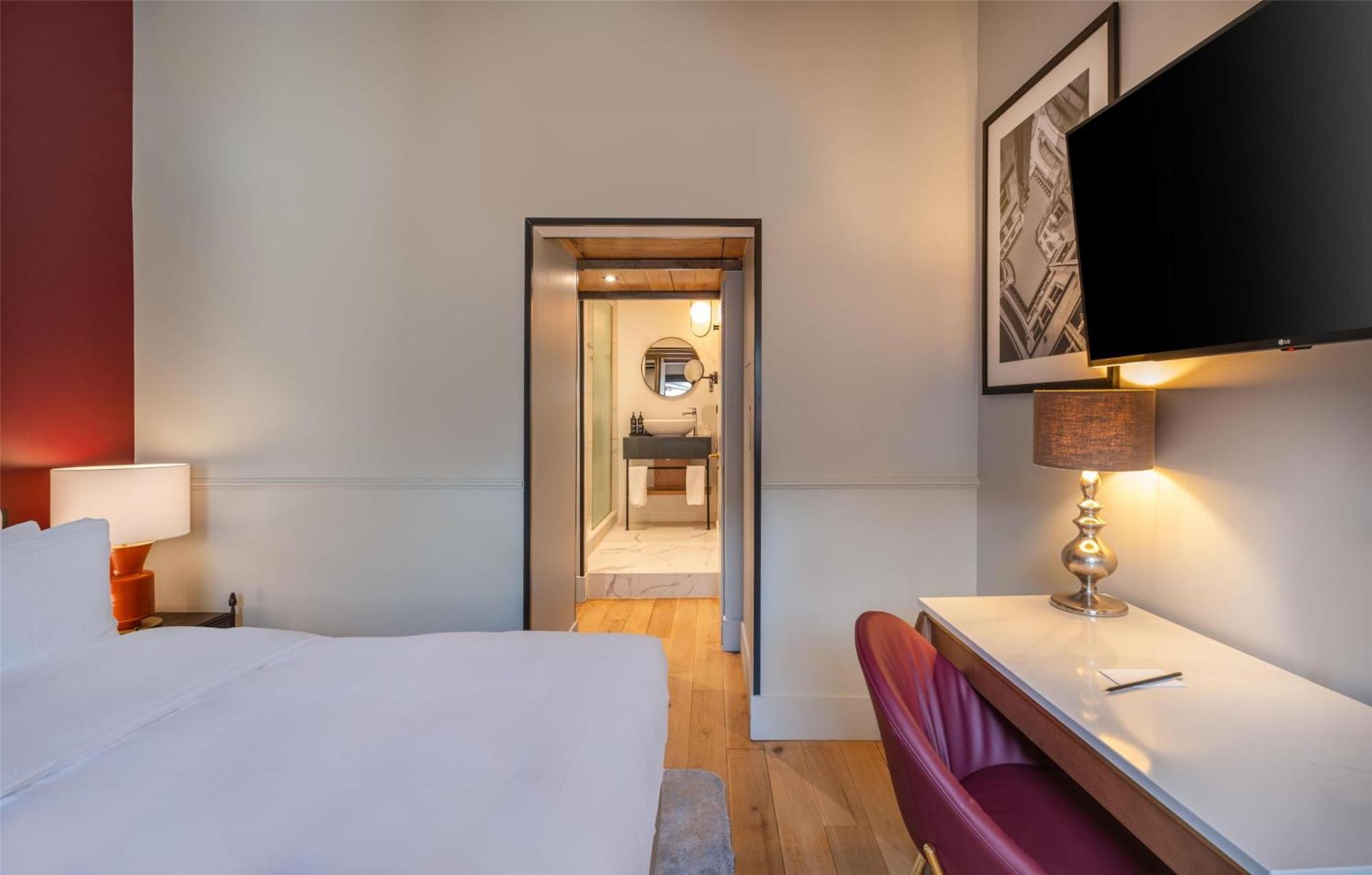 Double Room,1729983256:JPEG