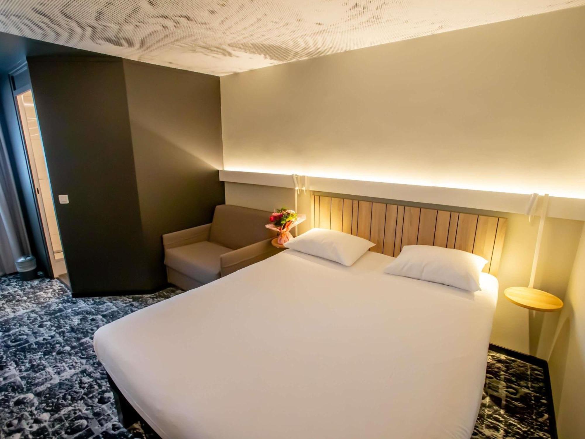 Standard Zimmer mit 1 Doppelbett und 1 Einzelbett