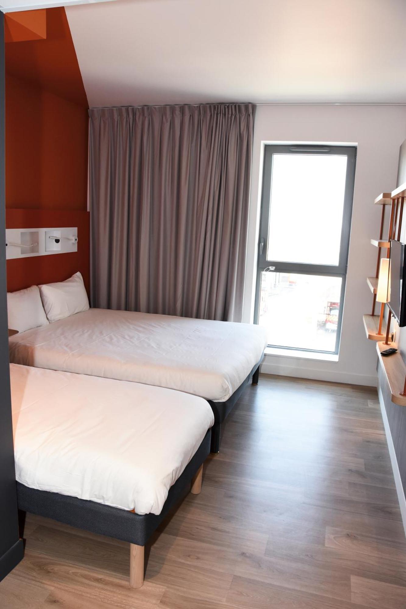 Triple Room a Double Bed a Single Bed