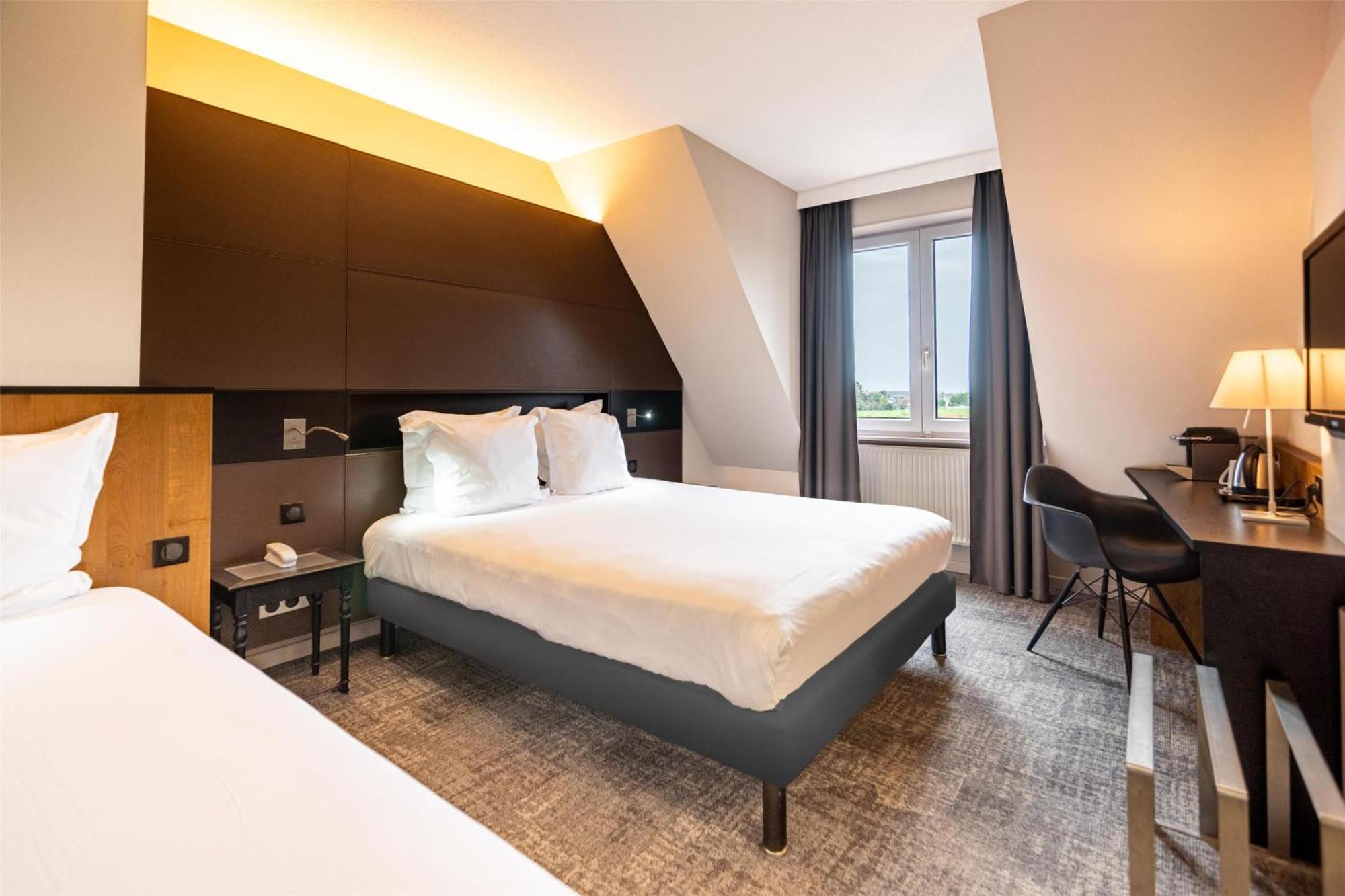 Comfort Room One Queen Bed One Single Bed Non-Smoking