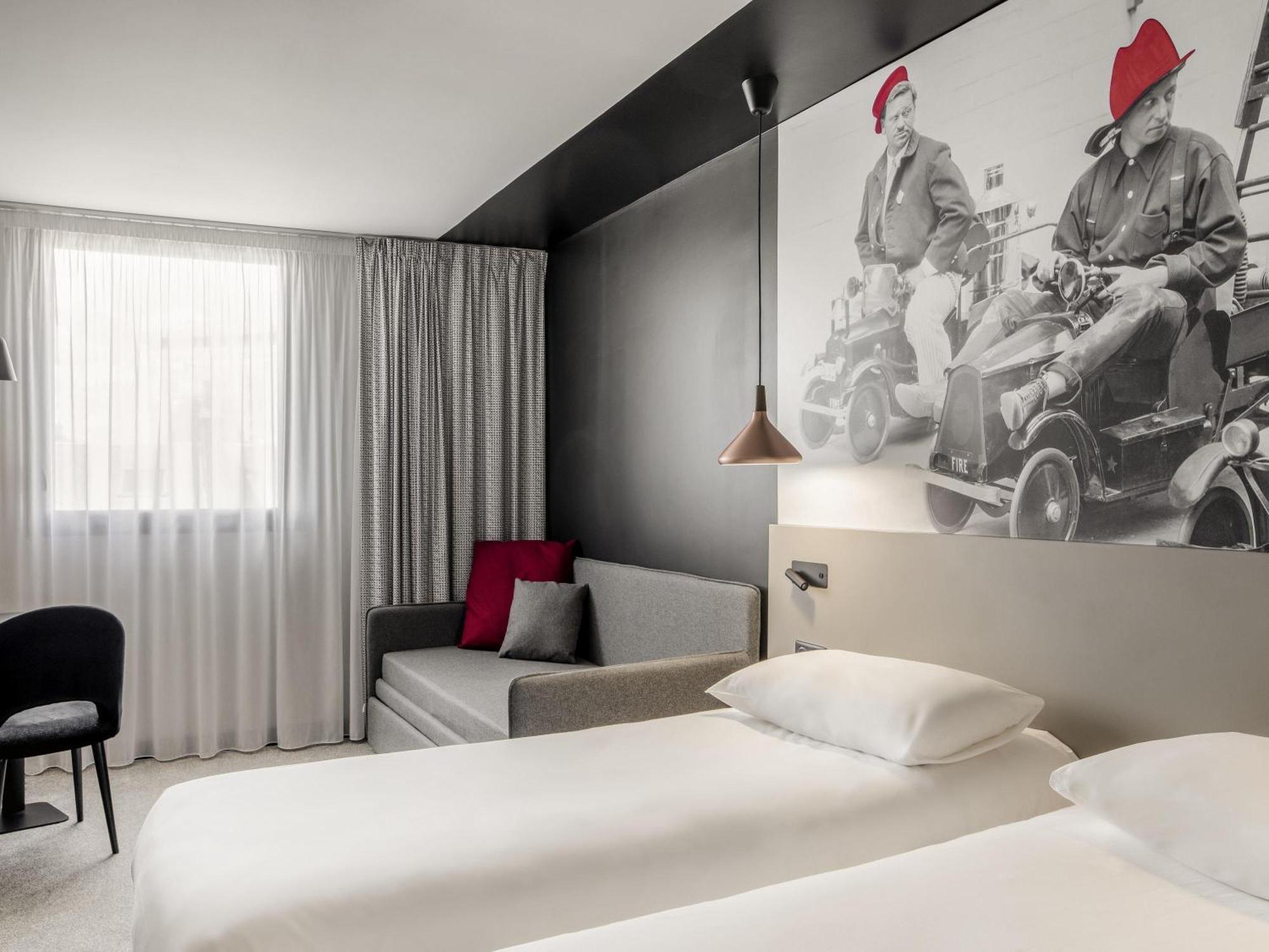 Standard Room with Double Bed and Twin Beds