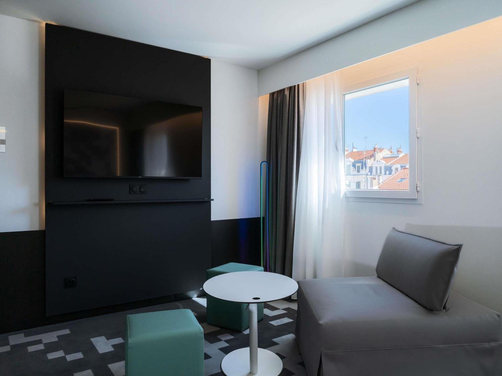 Standard Twin Room Sofa