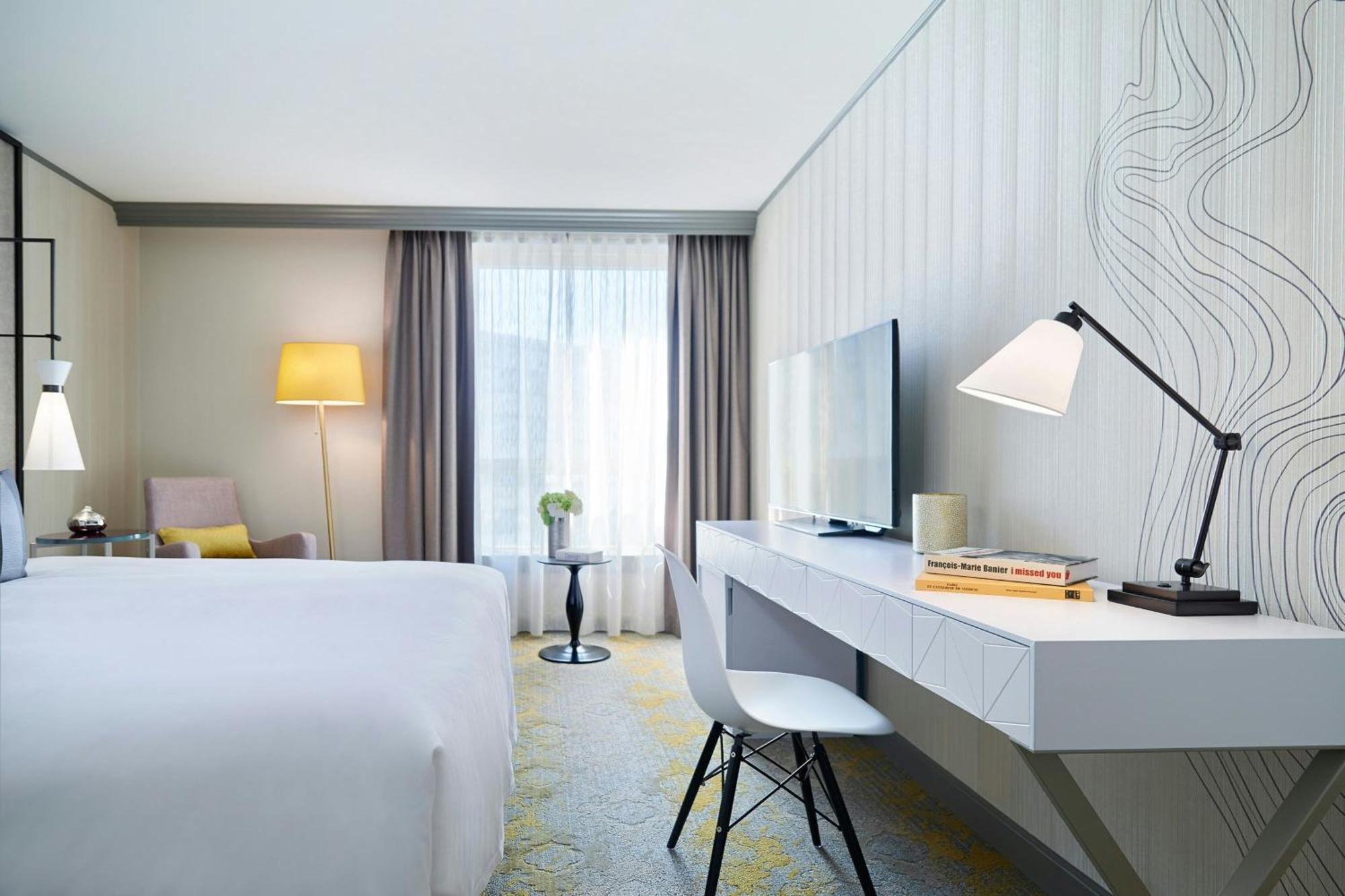 Deluxe Queen Room