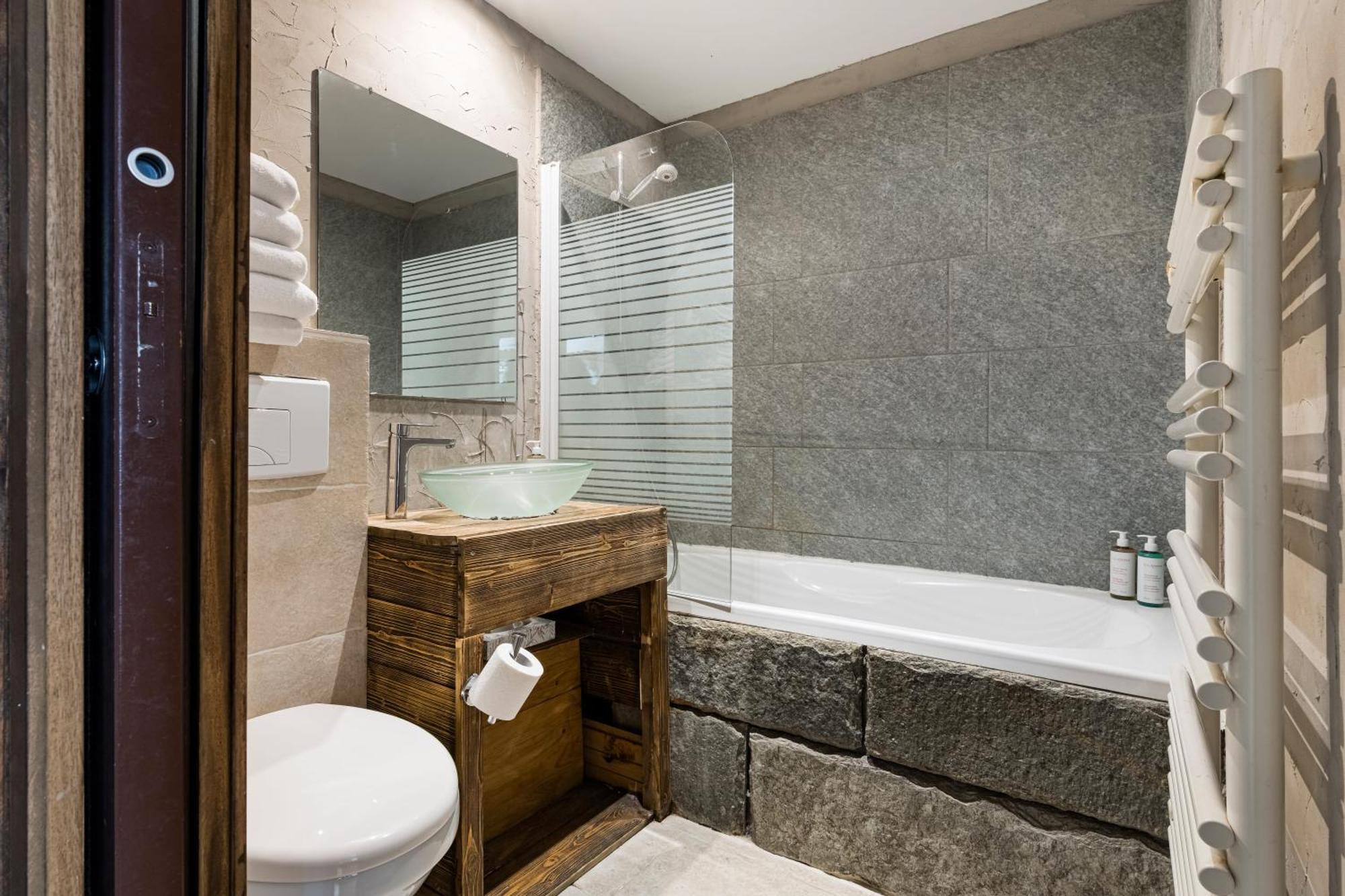 Quintuple Room