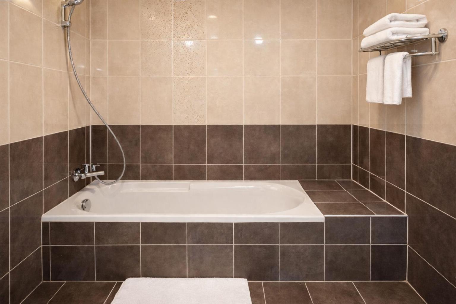 Twin Room with Bath
