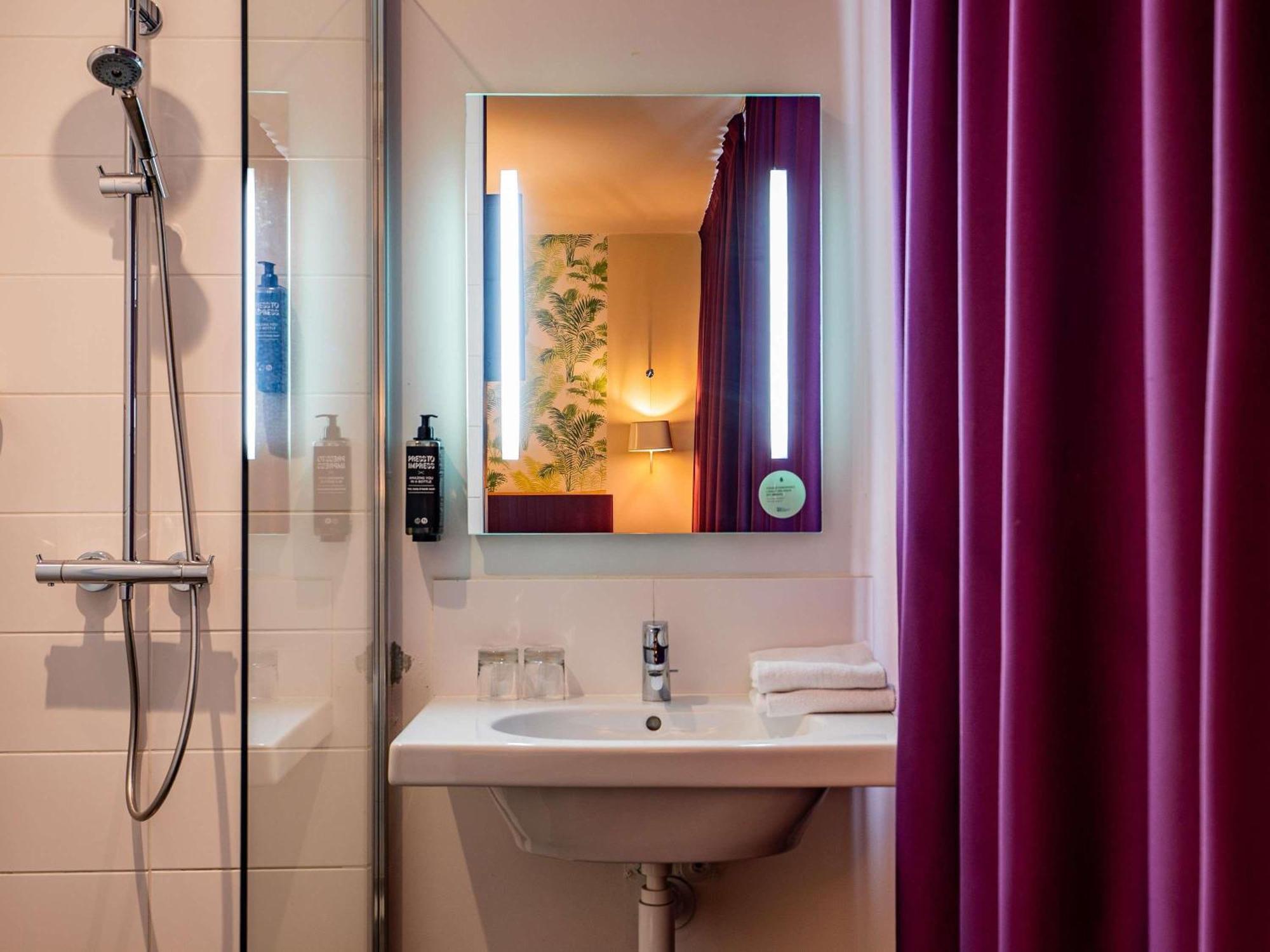 Standard Room with One Double Bed and One Single Bed