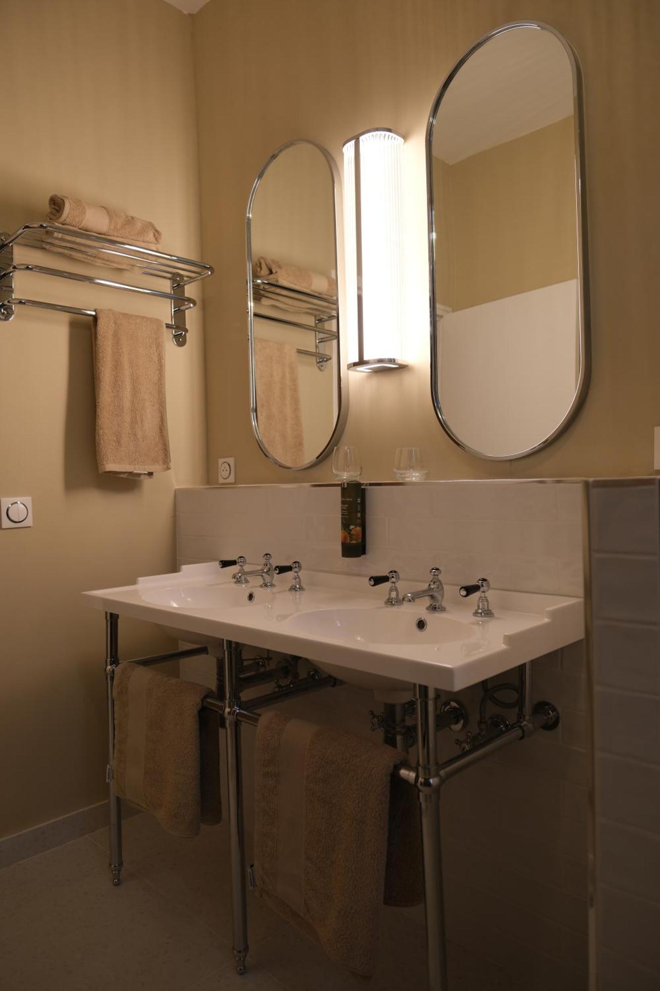 One-Bedroom Apartment,1742802873:JPEG
