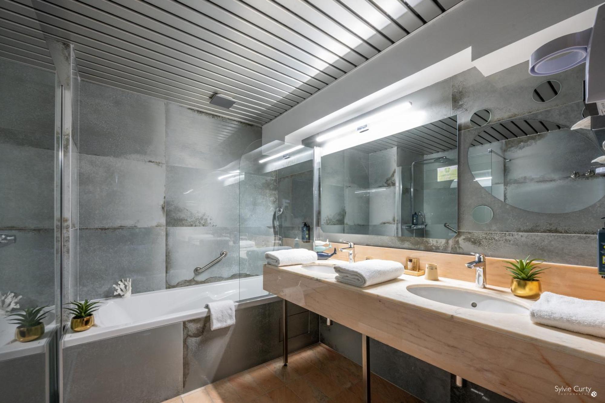 Junior Suite Sea View or Swimming pool View,1758267575:JPEG
