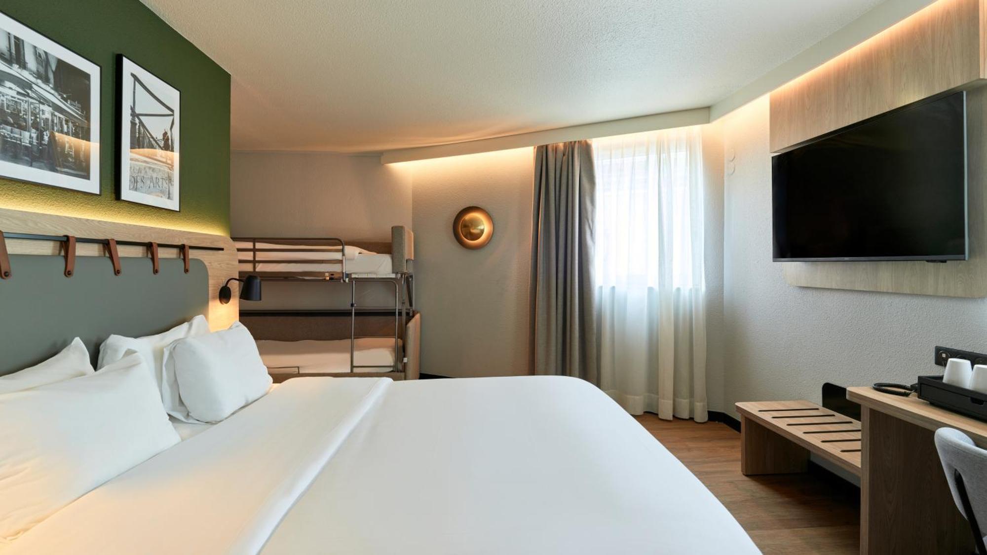 Standard room 1 Queen Bed modular bed