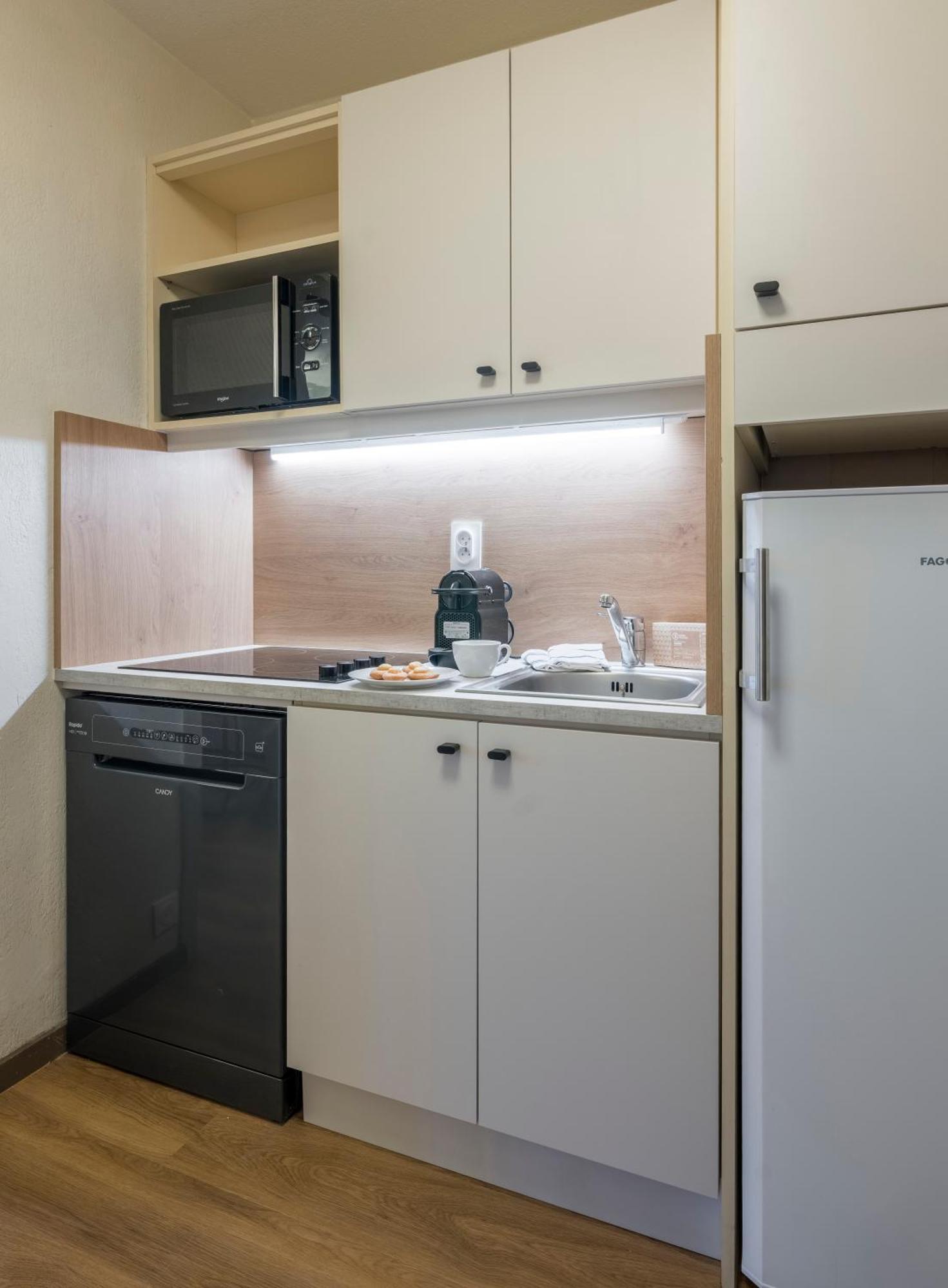 Superior One-Bedroom Apartment with Sleeping Alcove (6 people) - River