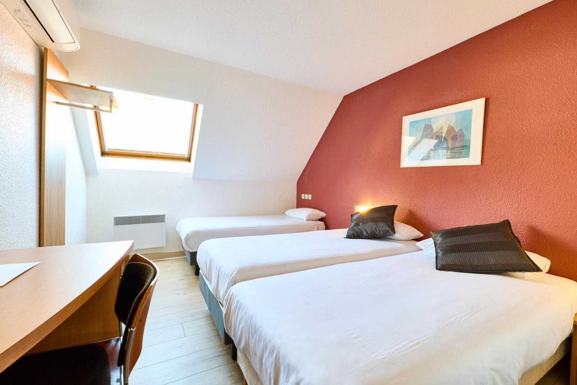 Triple Room 3 Single Beds