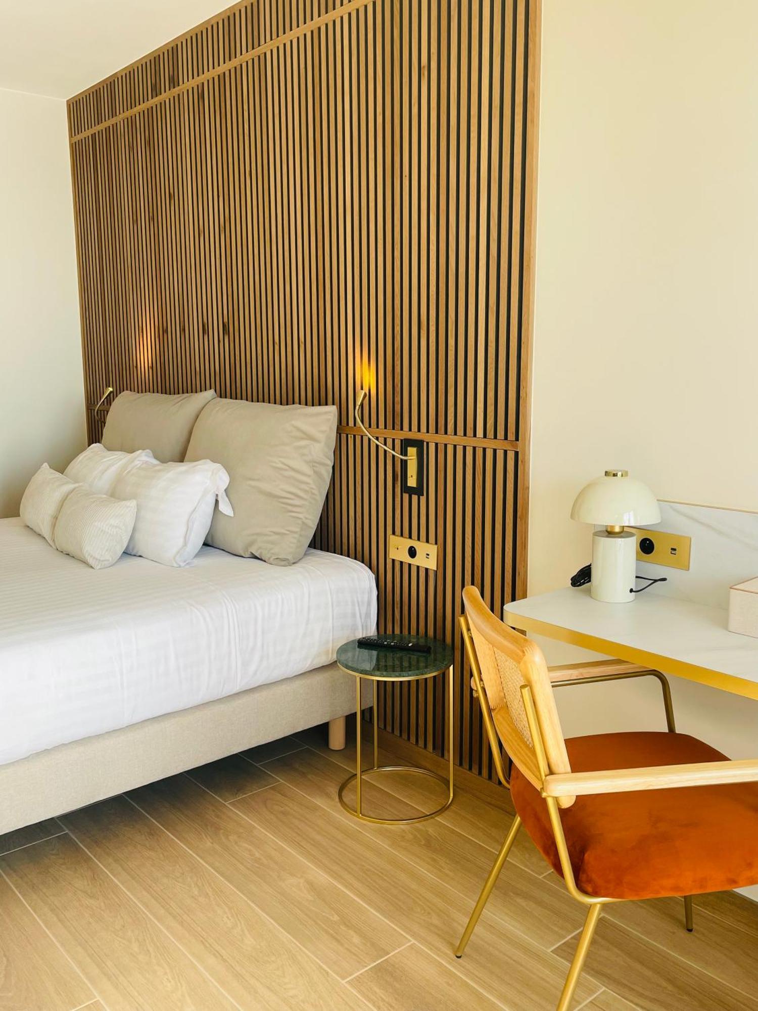 Superior Double Room with Sea View - Ground Floor