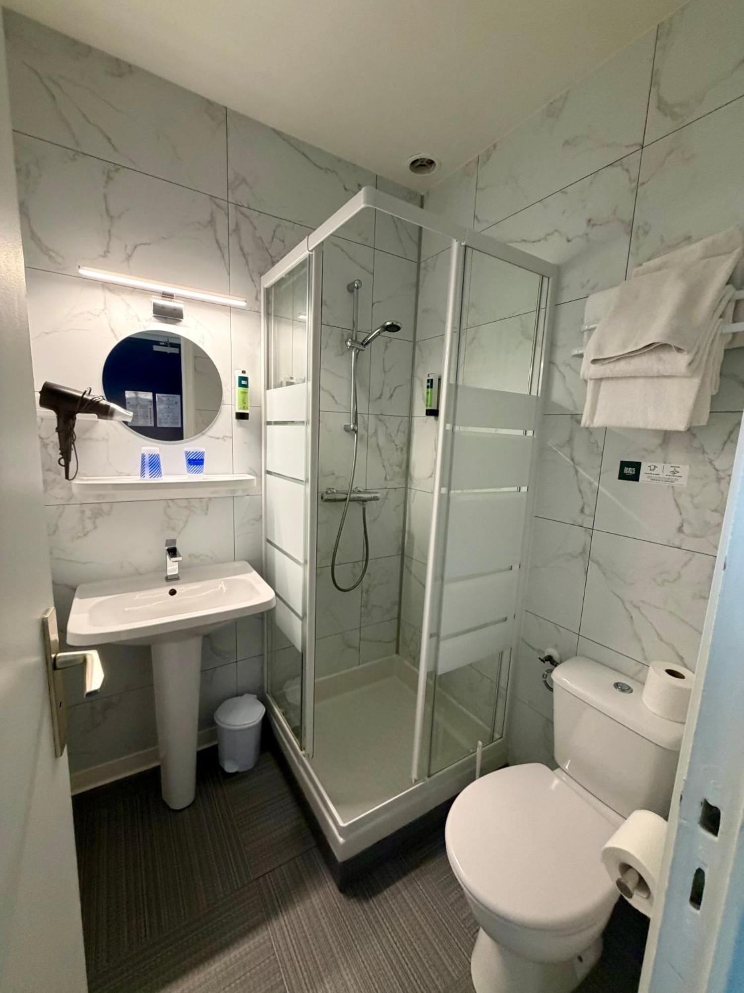 Twin Room Shower