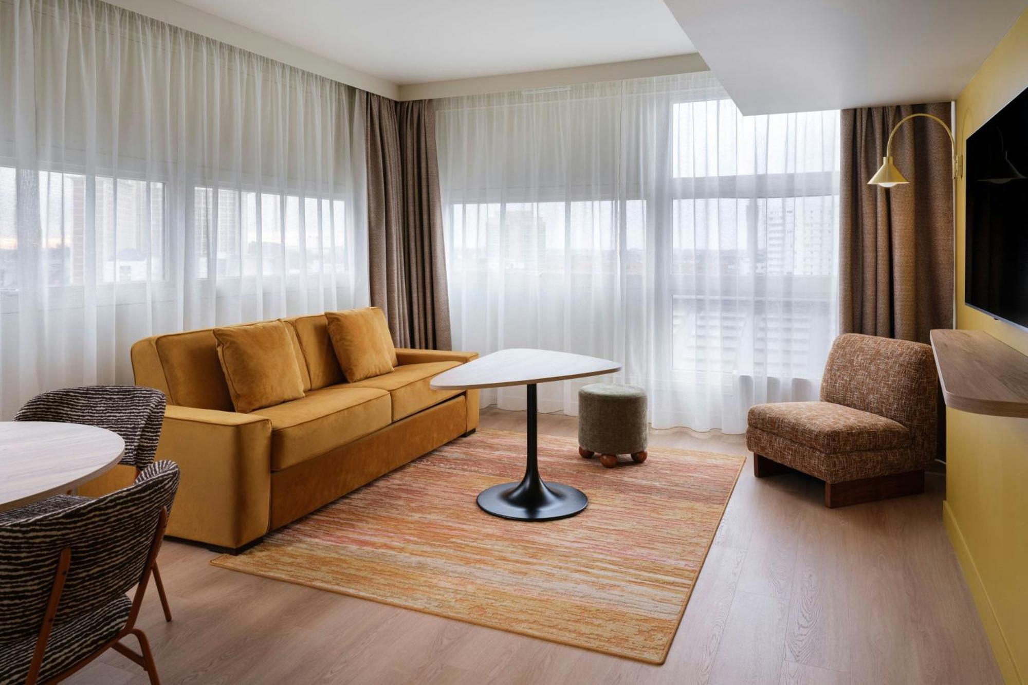 One-Bedroom Deluxe Apartment with City View - High Floor,1758522412:JPEG