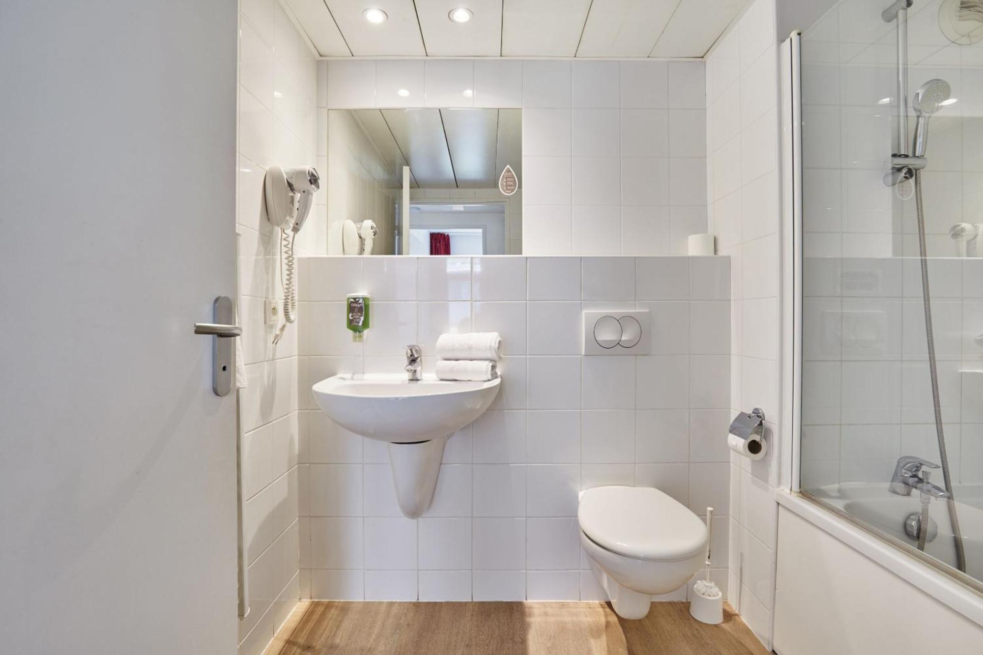 One-Bedroom Apartment Balcony,1758531585:JPEG