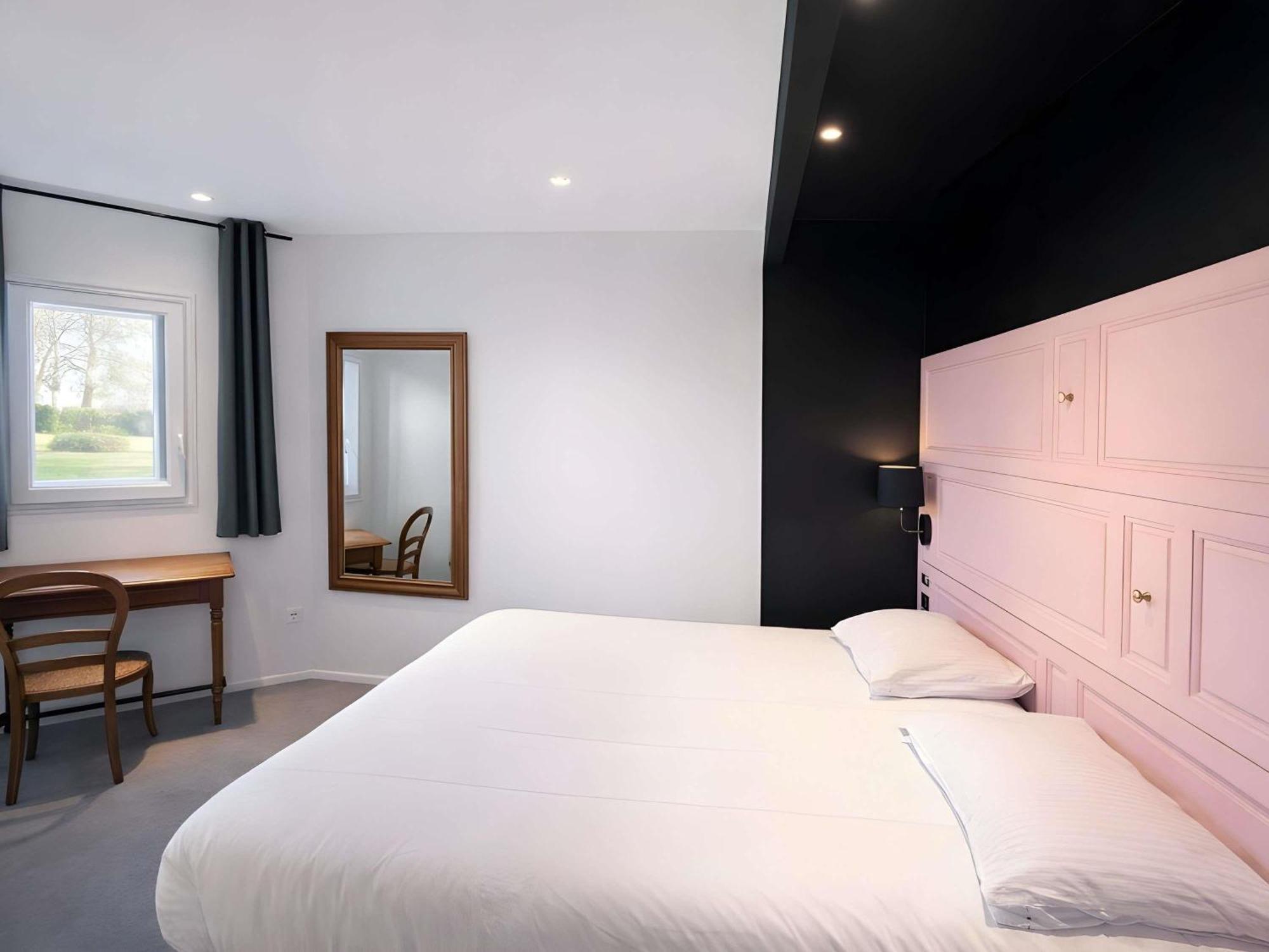 Suite One Double Bed One Sofa Bed