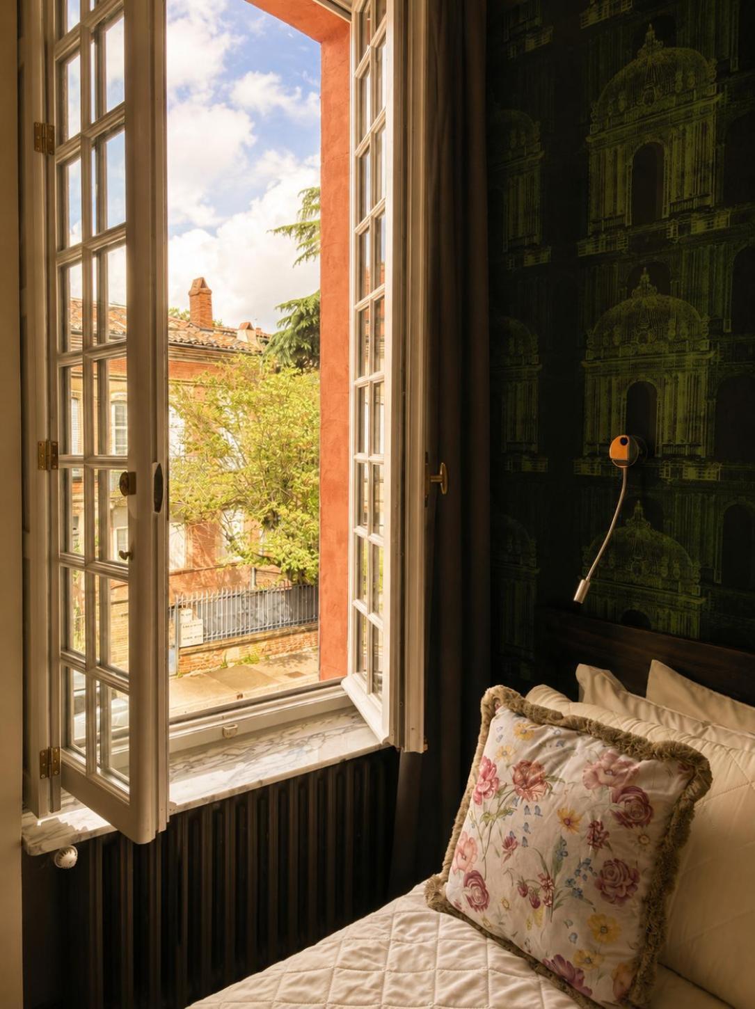 Deluxe Room Street side
