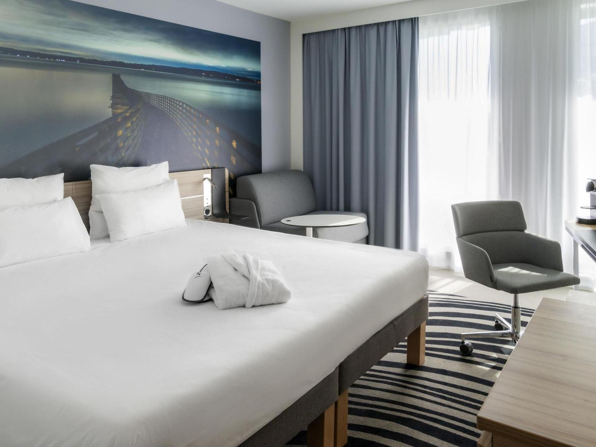 Executive Room One Queen Bed One Sofa