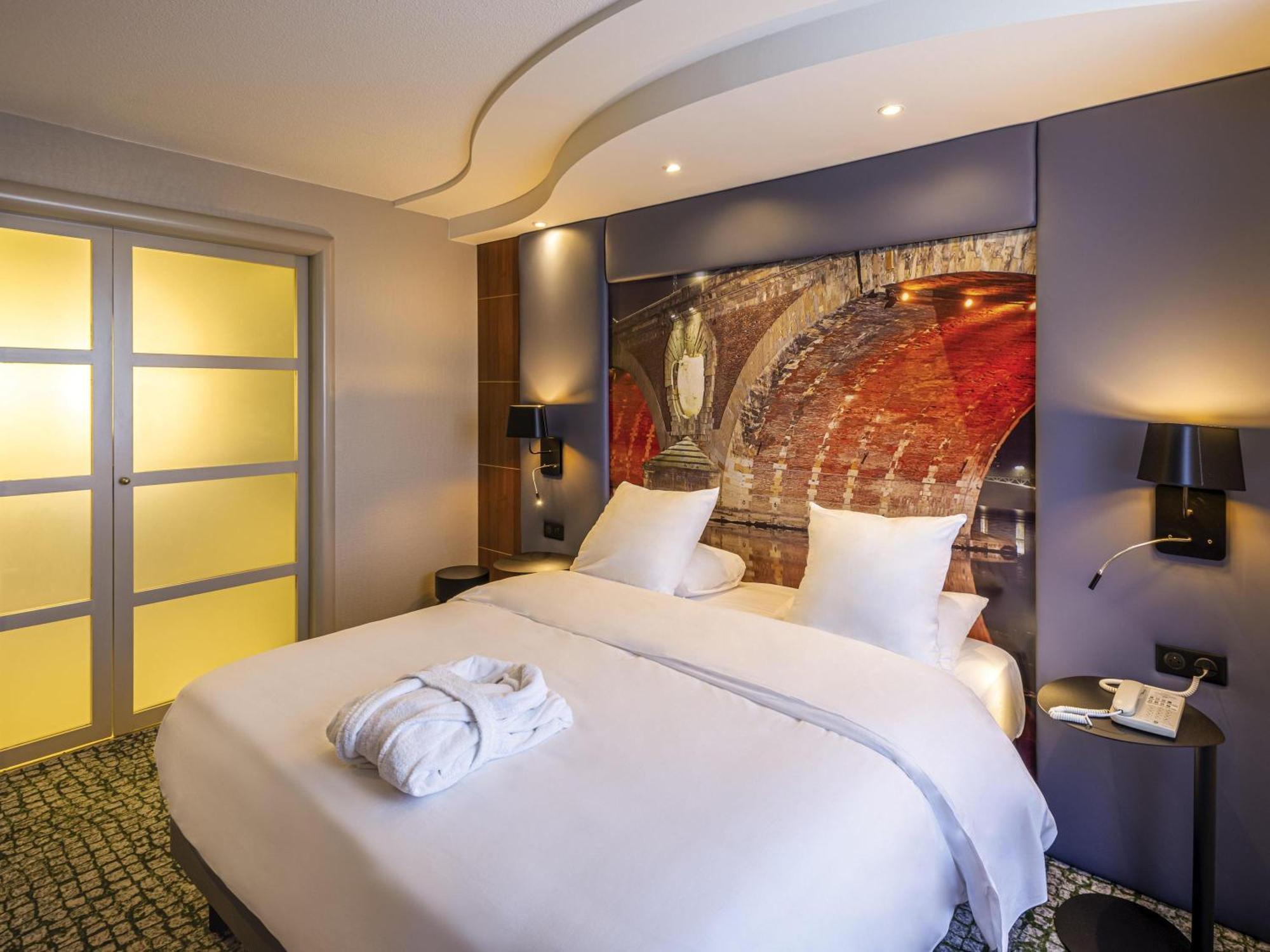 Superior Suite met Bank