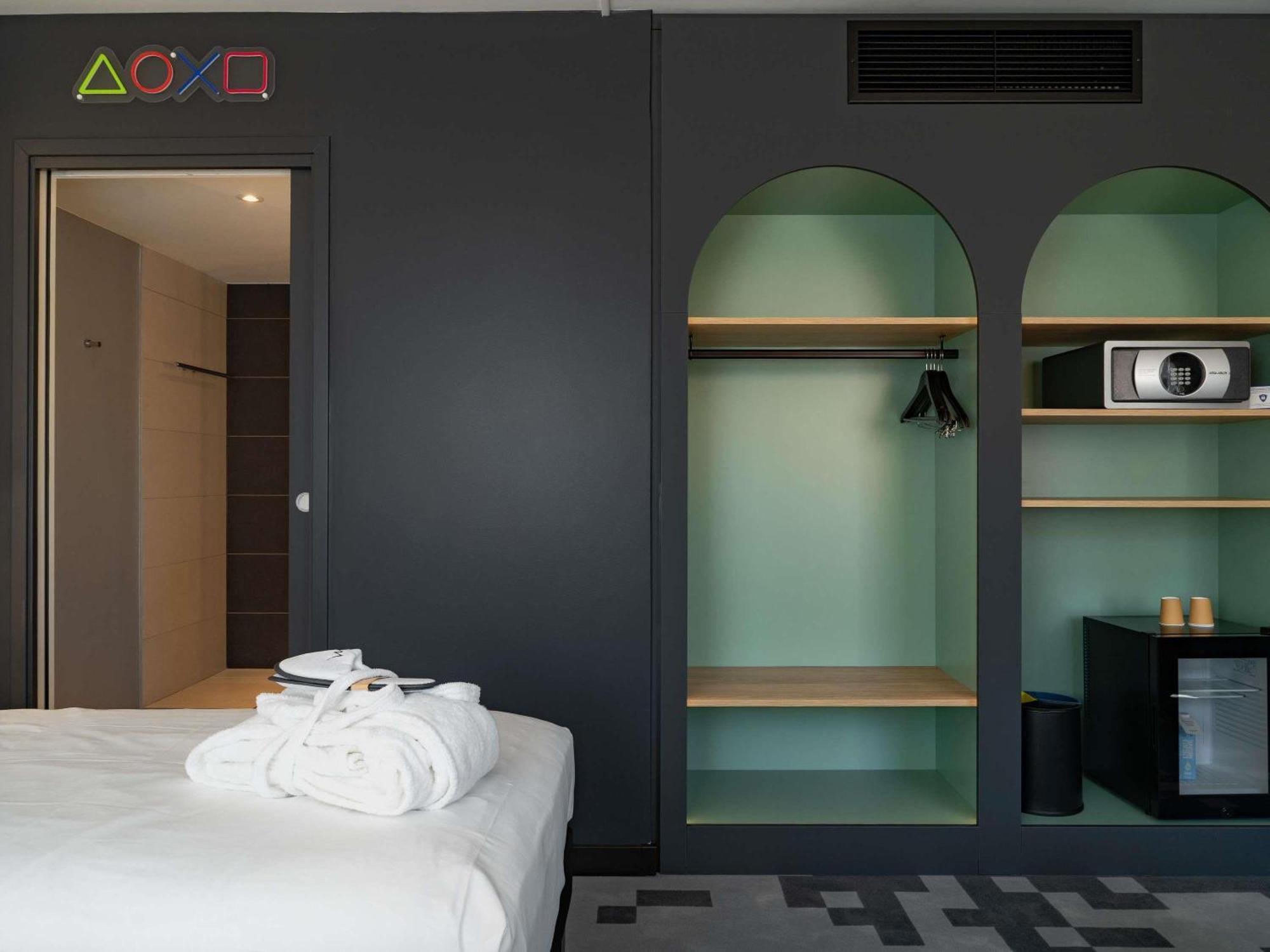 Standard Twin Room Sofa