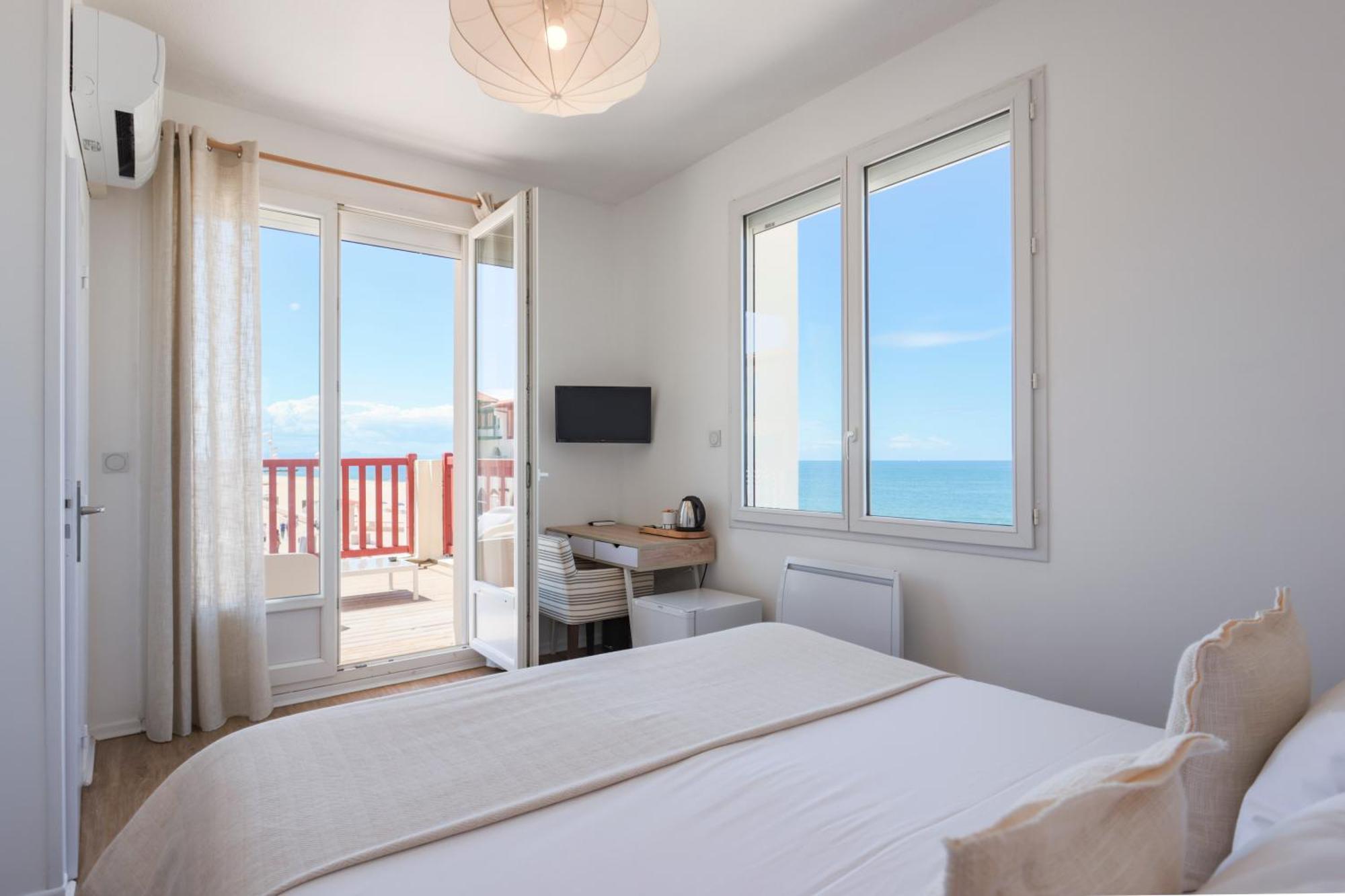 Double Room Terrace Front Sea View