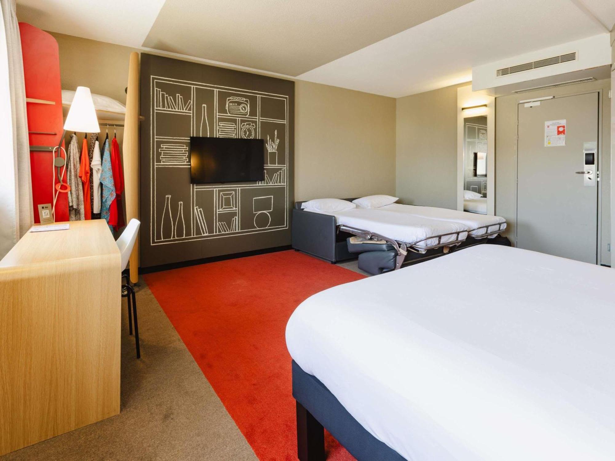 Standard Room 1 Double Bed 2 Single Beds