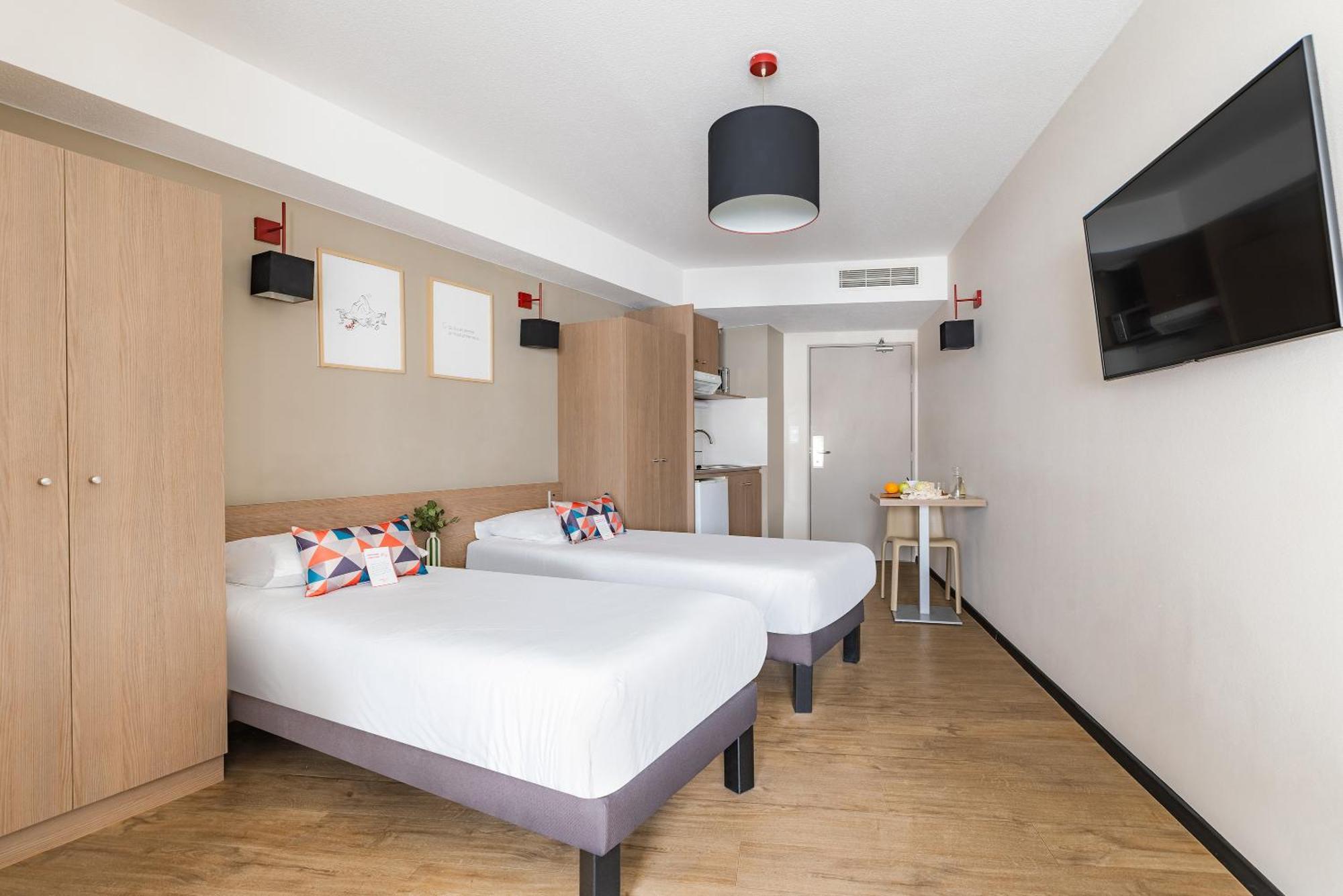 Studio 2 Single Beds