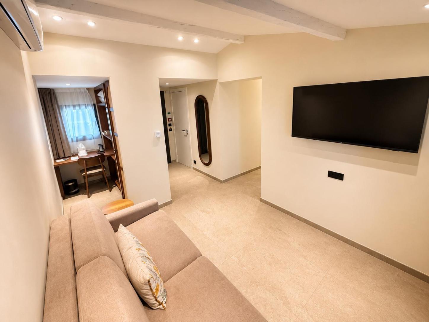 Family Room 3 to