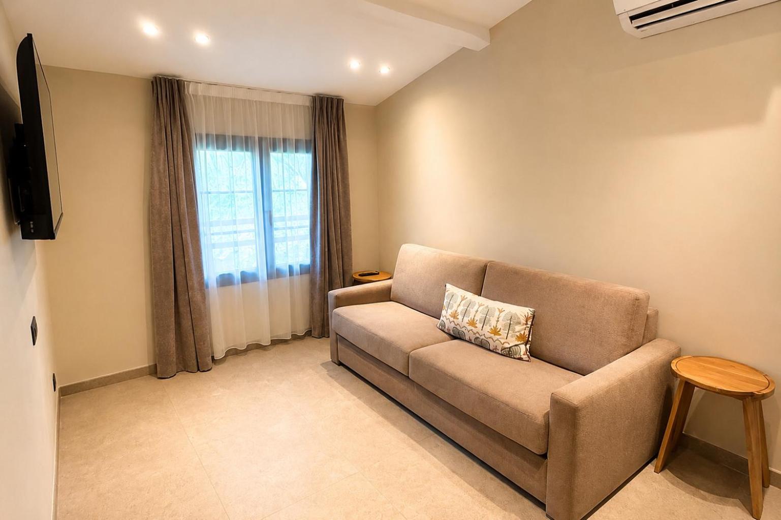 Family Room 3 to
