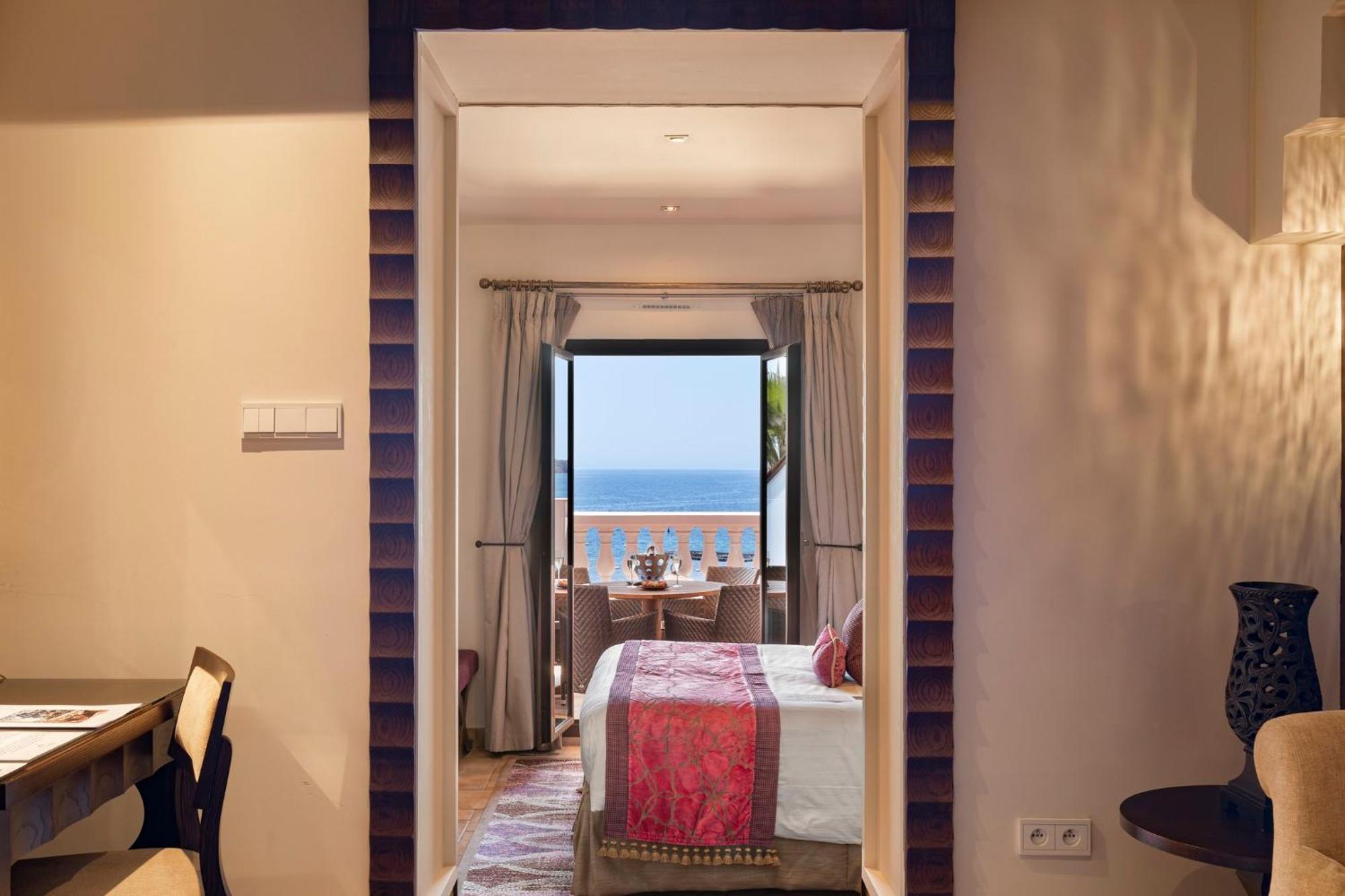 Suite mit Kingsize-Bett, Terrasse und Meerblick