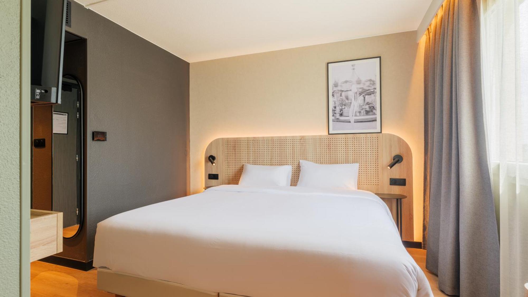 Standard Room 1 Queen Bed 2 Bunk Beds