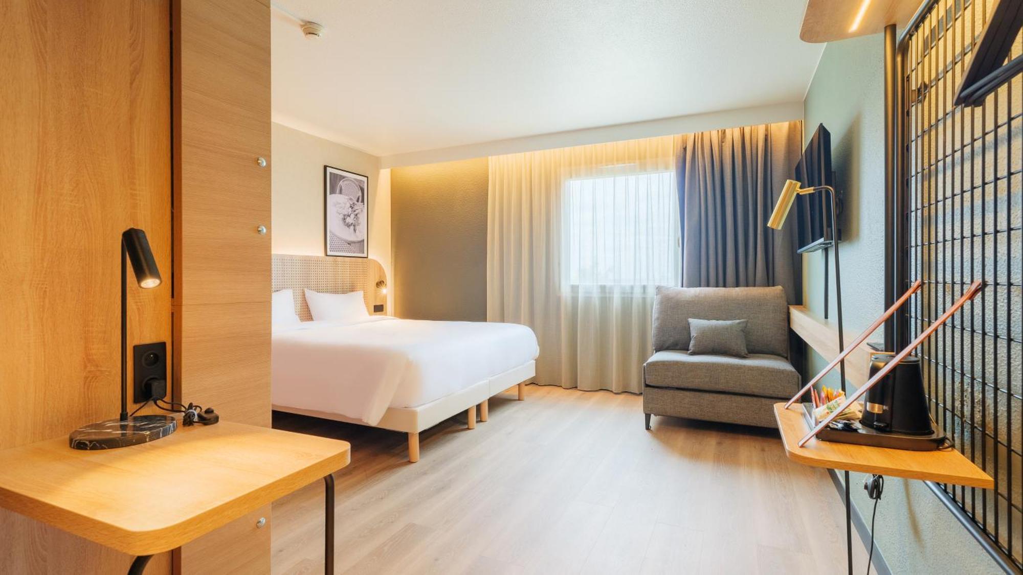 Standard Room 1 Queen Bed 3 Bunk Beds