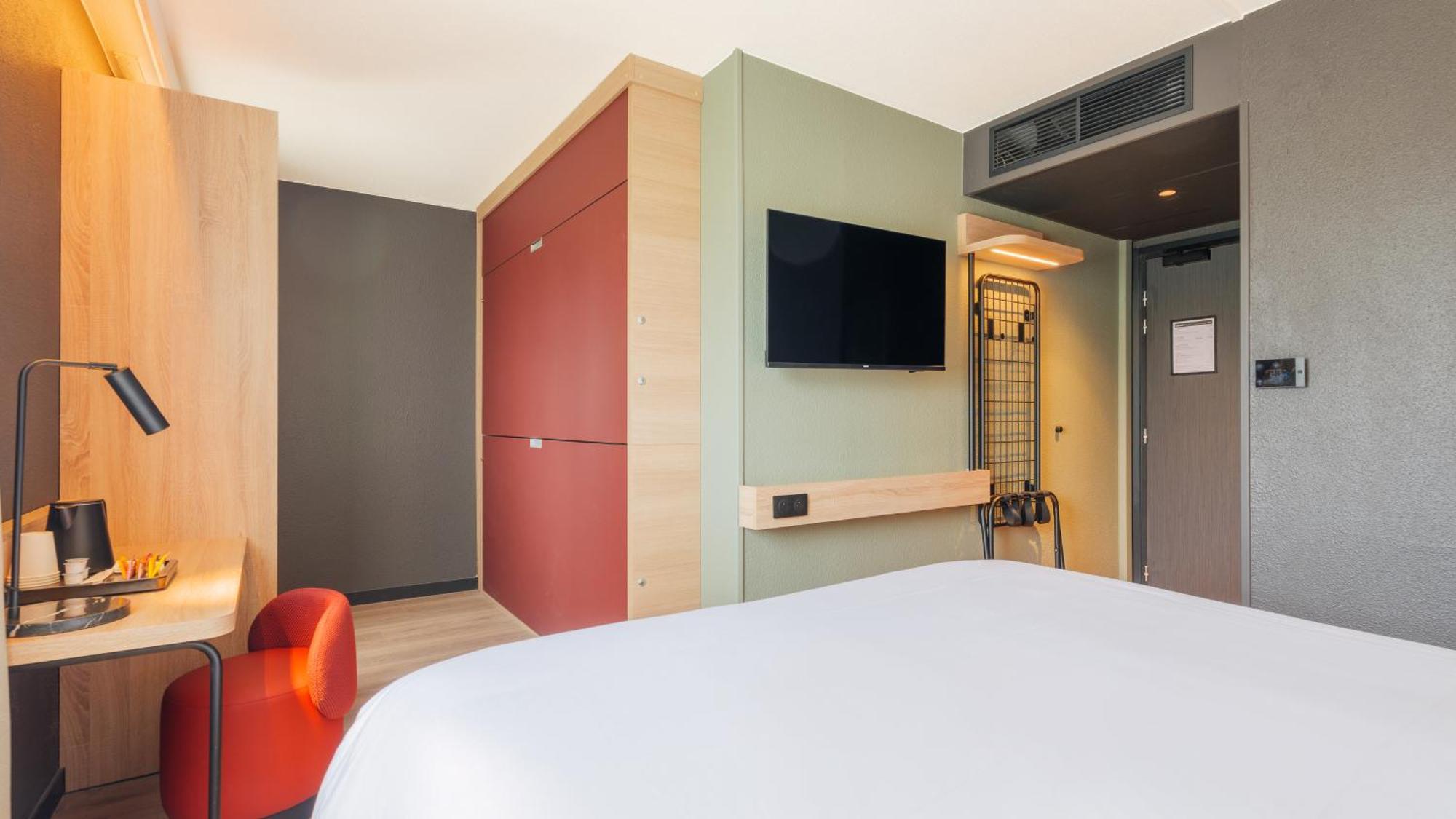 Standard Room 1 Queen Bed 2 Bunk Beds