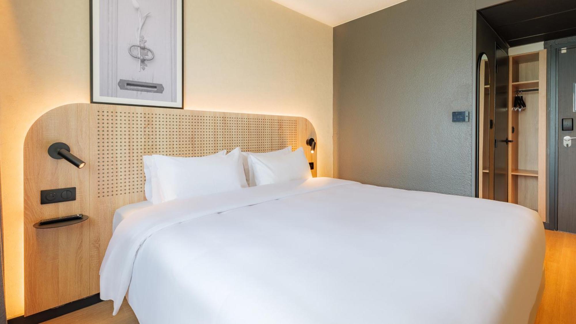 Superior Room 1 King Bed