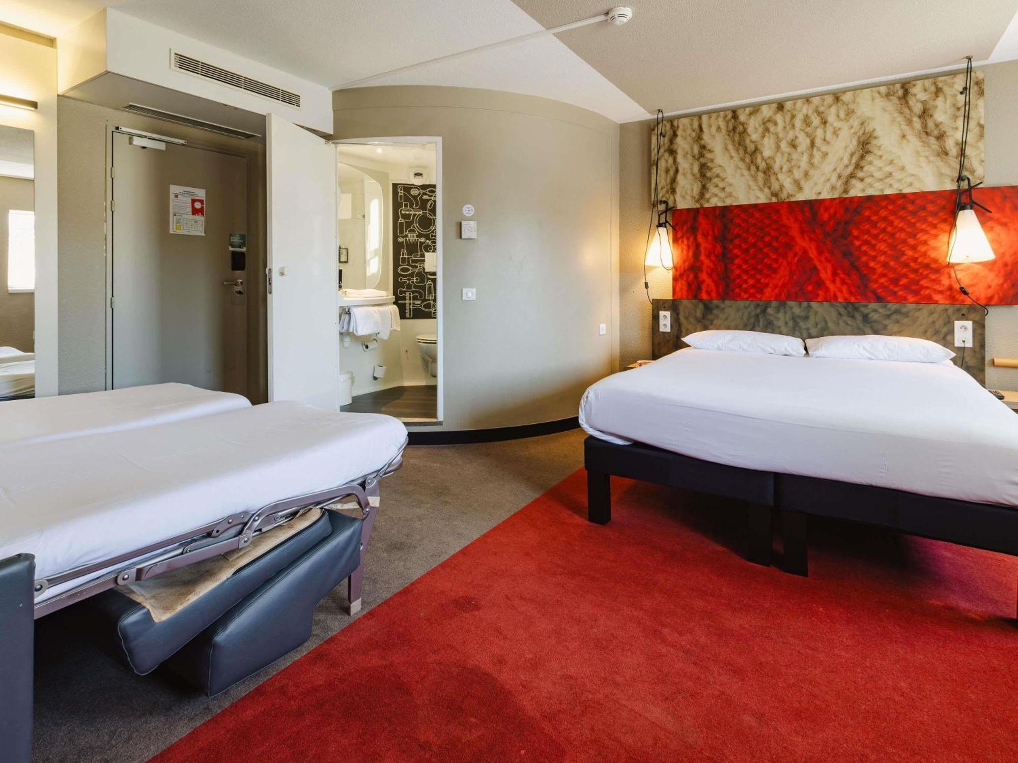 Standard Room 1 Double Bed 2 Single Beds