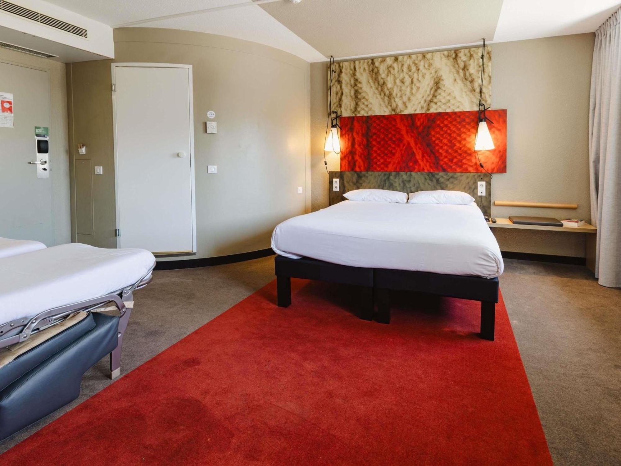 Standard Room 1 Double Bed 2 Single Beds