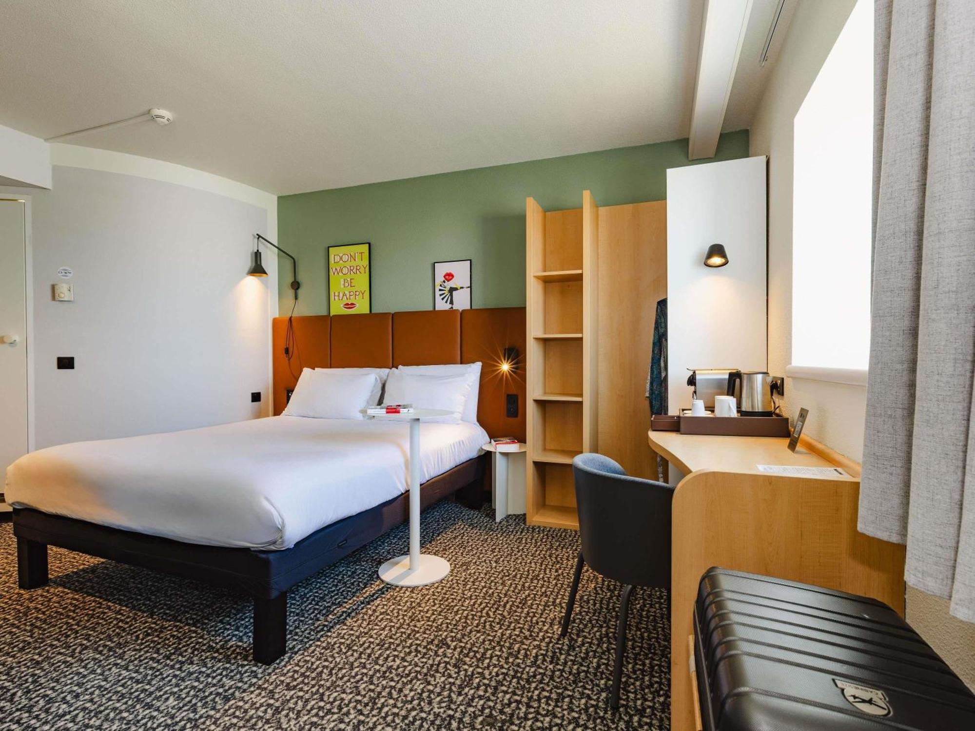 Comfort Room Double Bed Two Single Sofa Beds