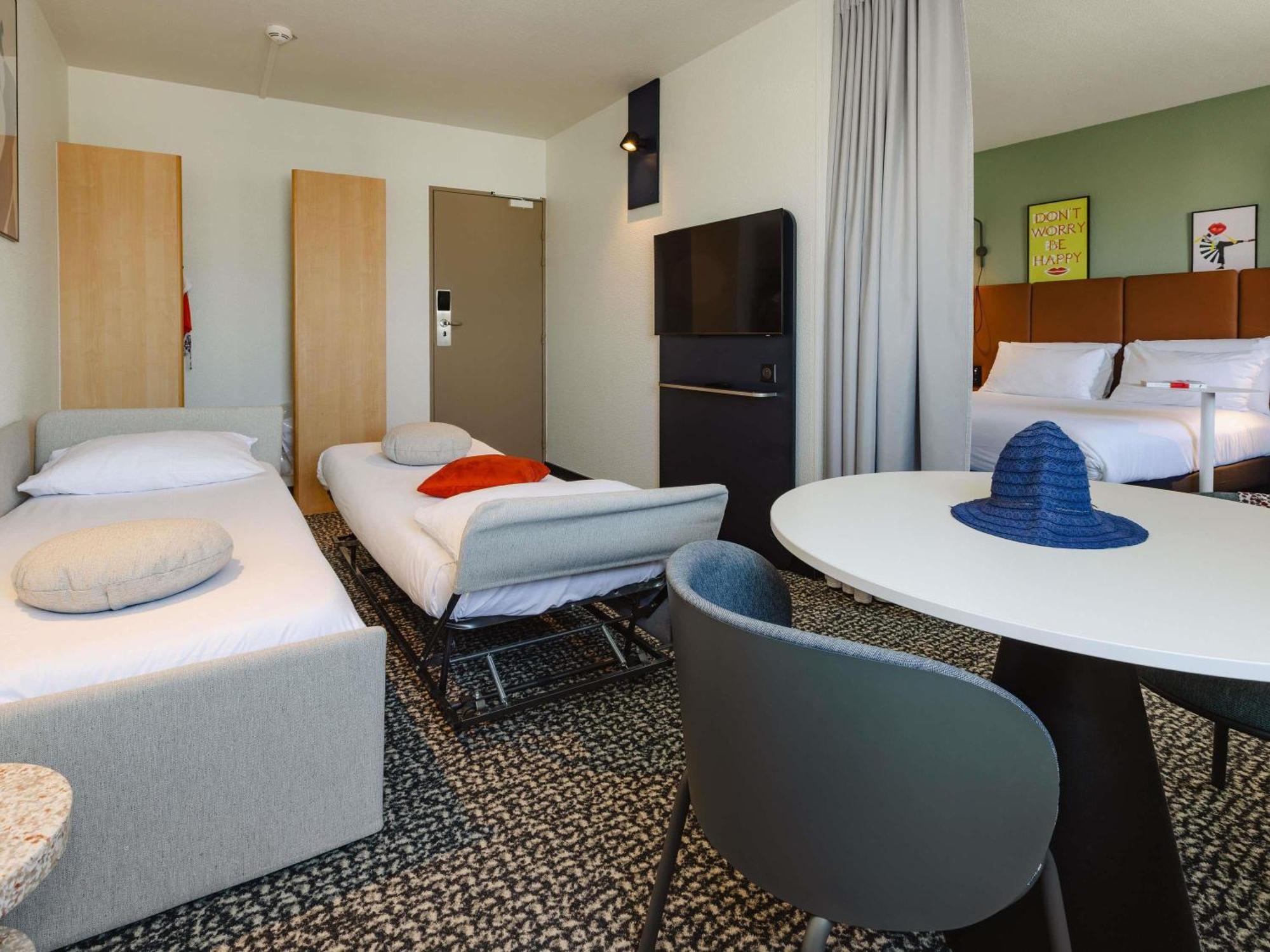 Comfort Room Double Bed Two Single Sofa Beds