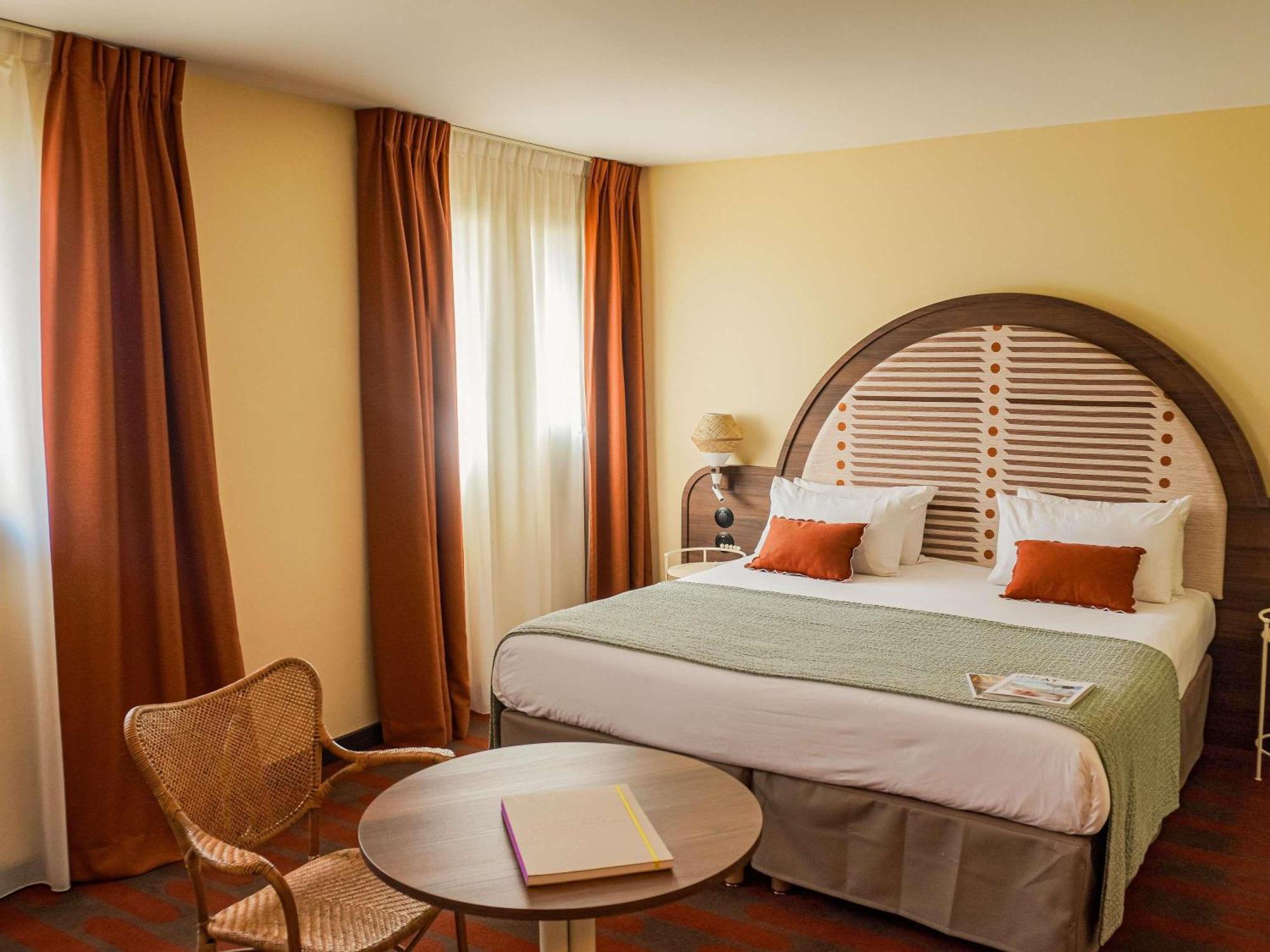 Junior Suite One Double One Sofa Bed