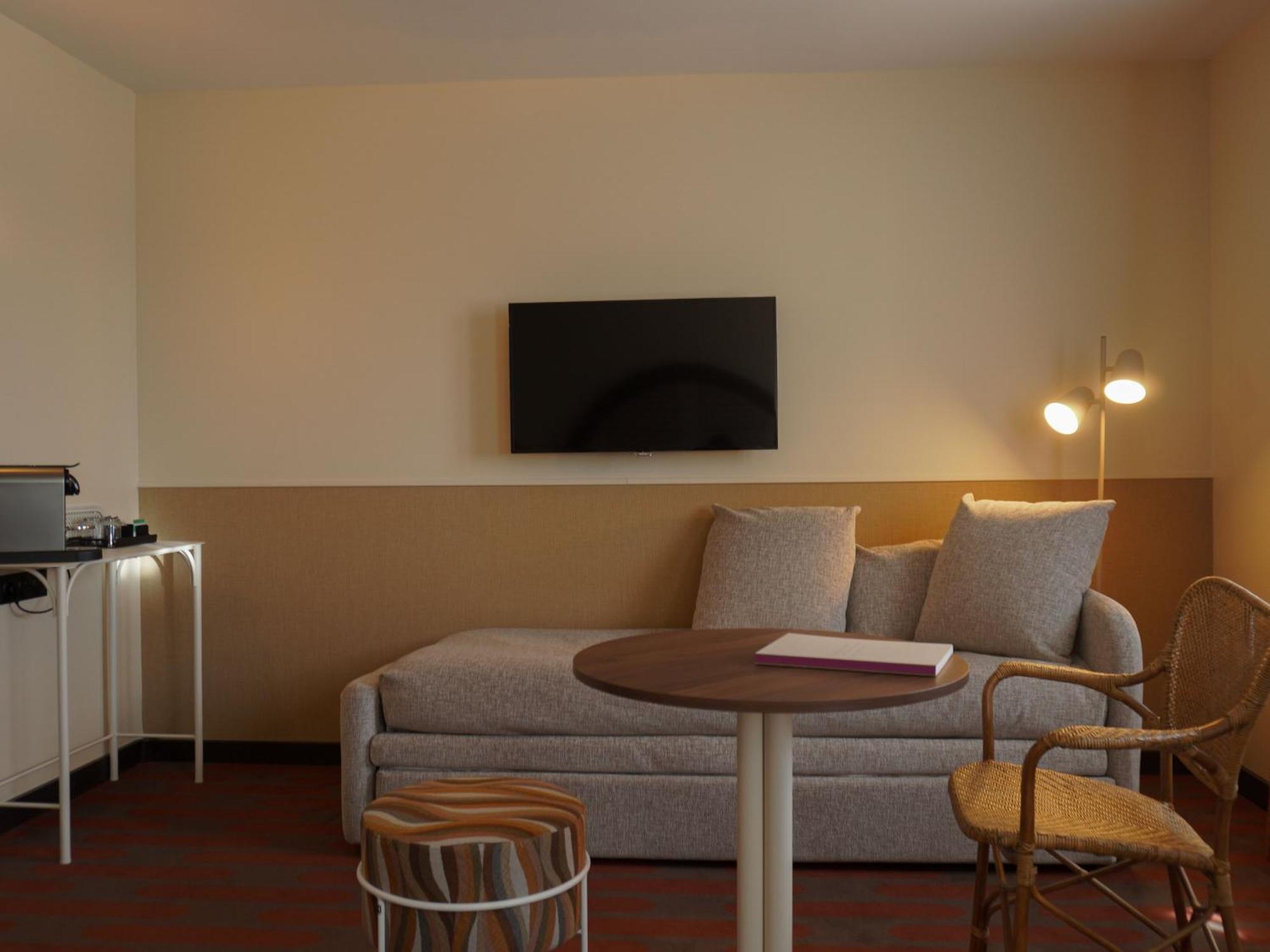 Privilege Triple Room One Double one Sofa Bed