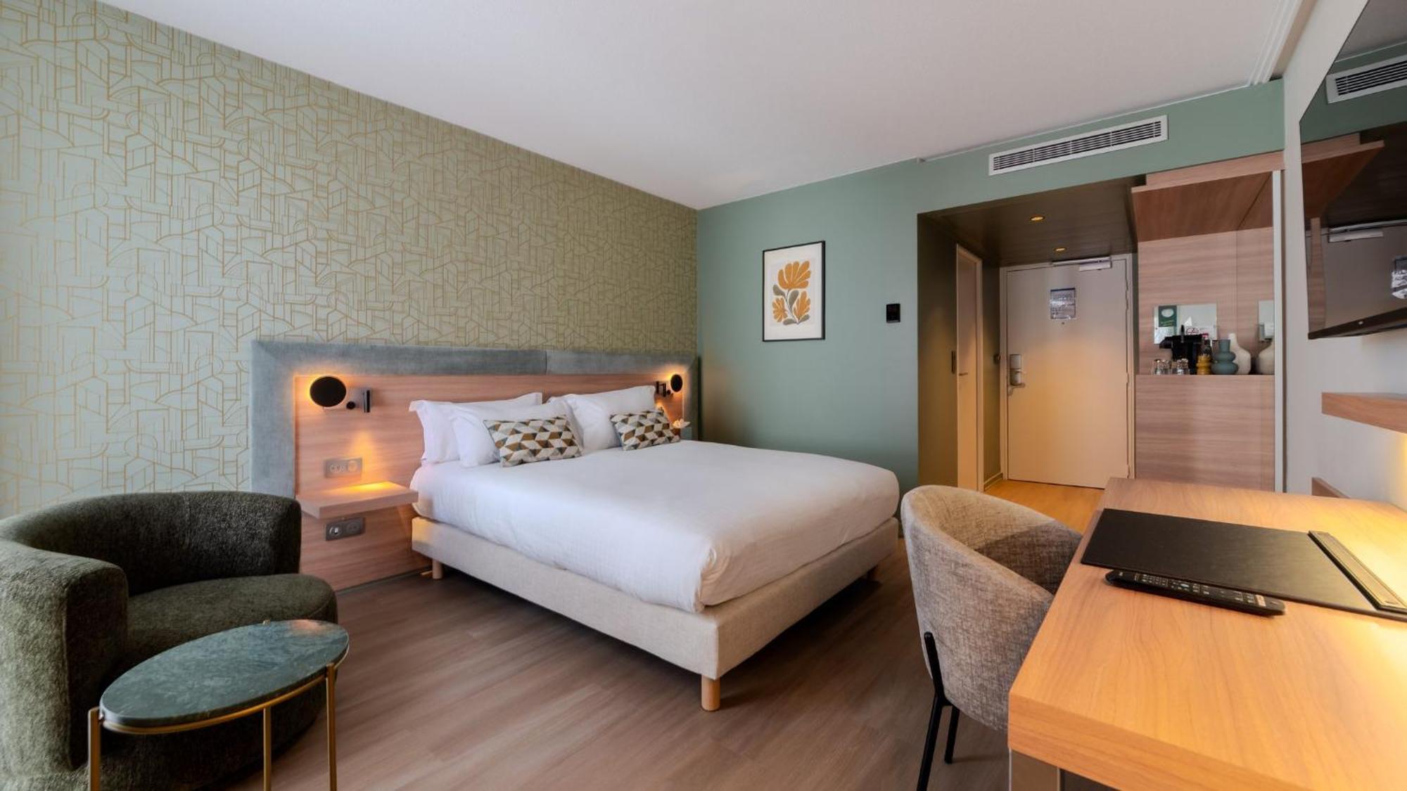 Standard Queen Room