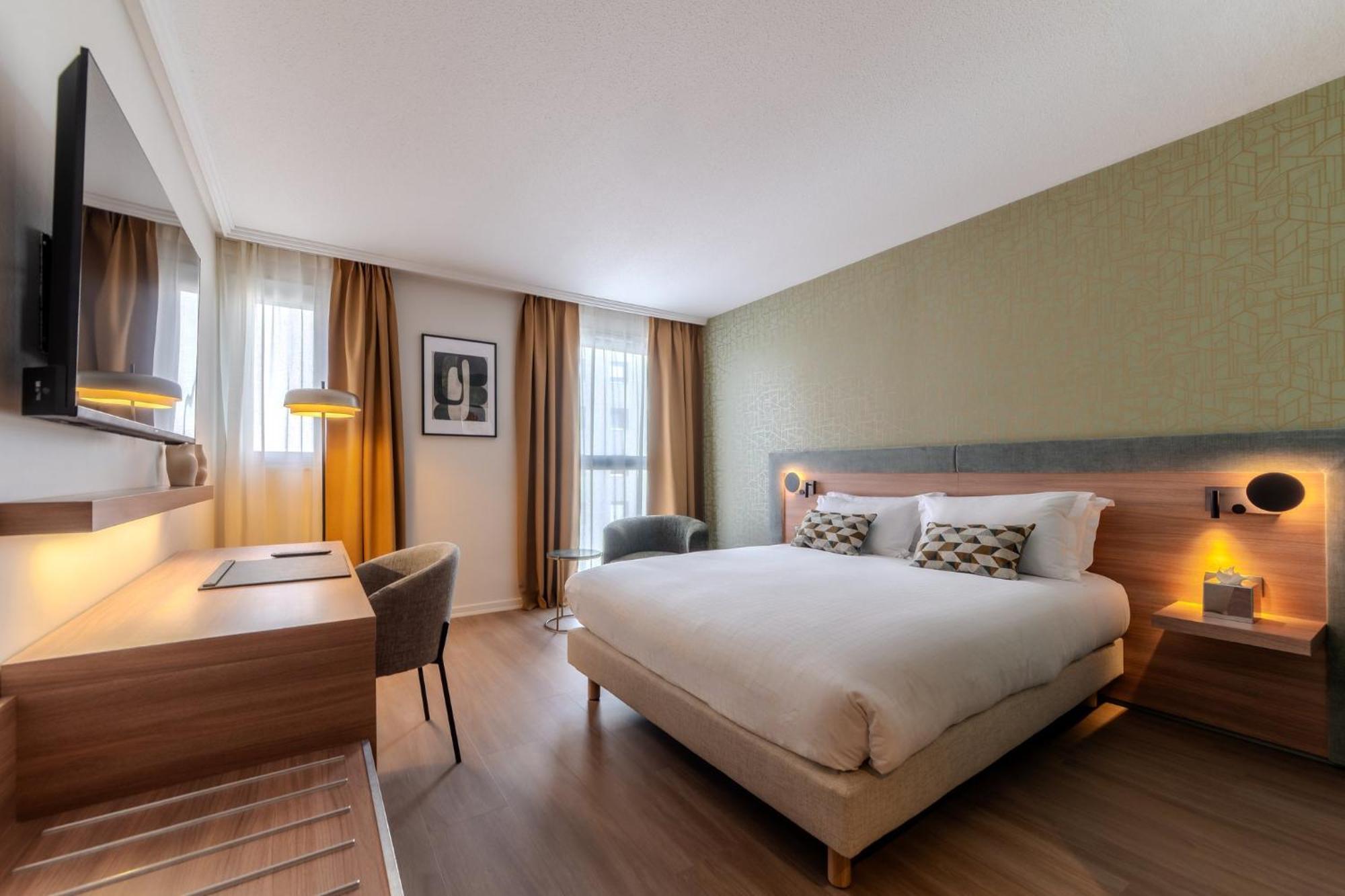 Standard Queen Room